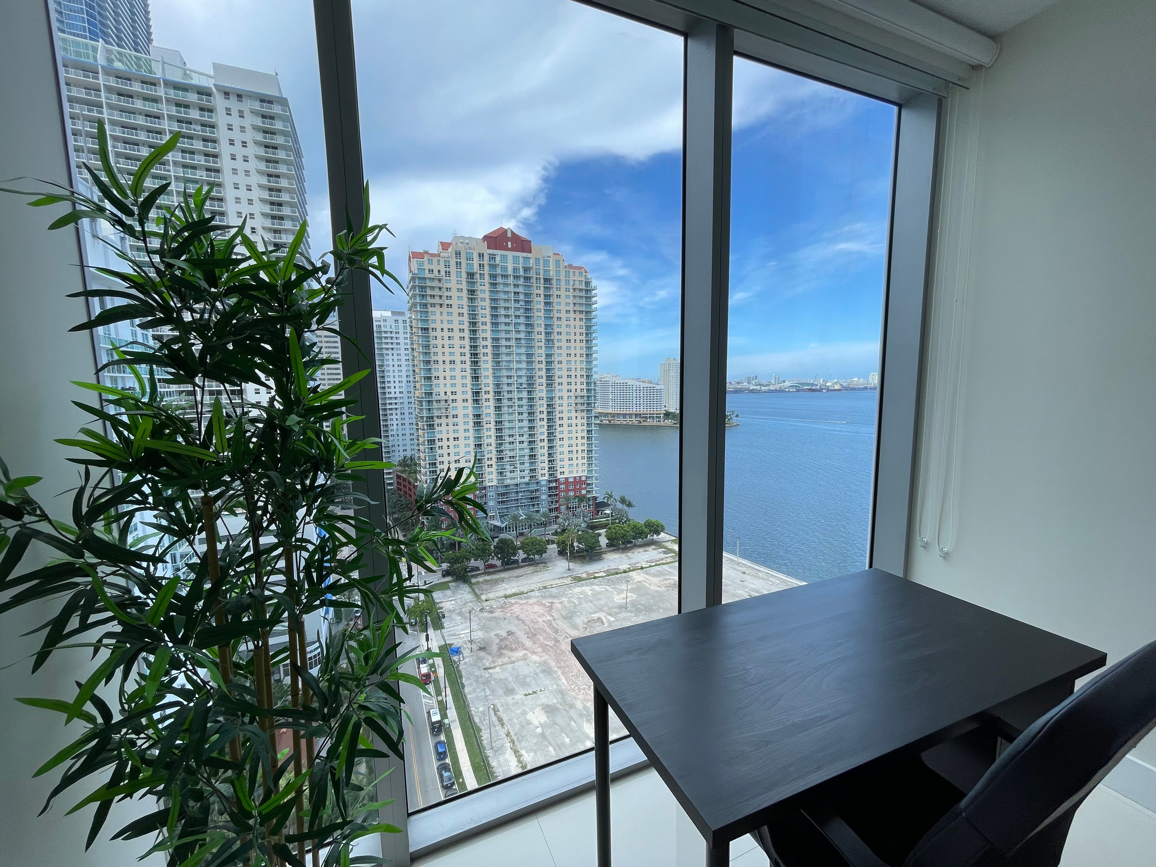  1300 Brickell Bay Dr, Miami, FL, 33131 - 物件實景