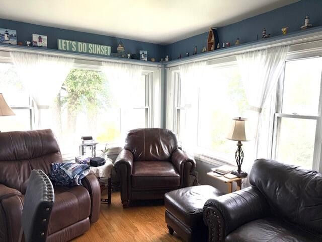 St. Joseph, Michigan, 49085, United States, 2 Bedrooms Bedrooms, ,4 BathroomsBathrooms,Residential,For Sale,1949511