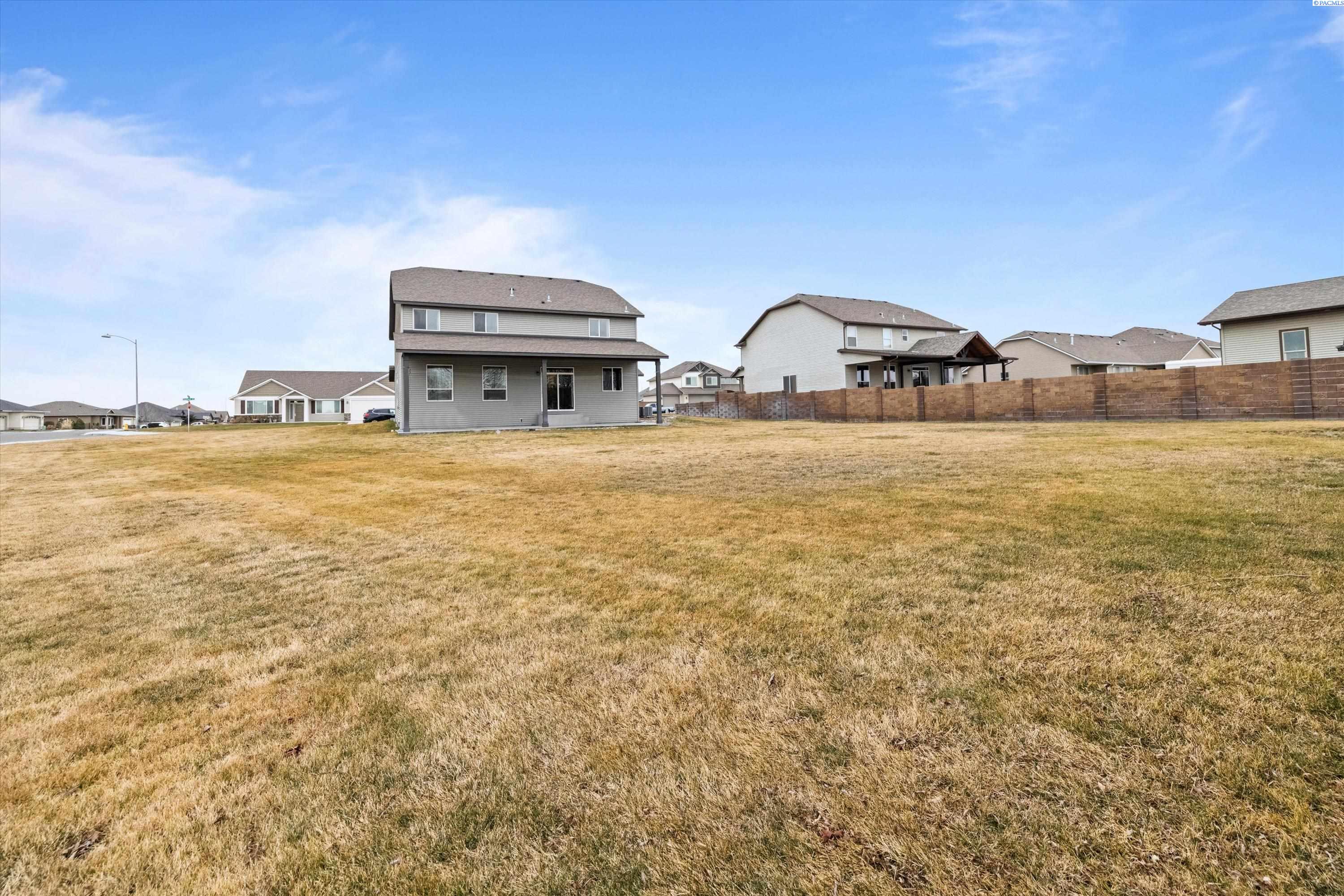 Pasco, Washington, 99301, United States, 6 Bedrooms Bedrooms, ,3 BathroomsBathrooms,Residential,For Sale,1705184