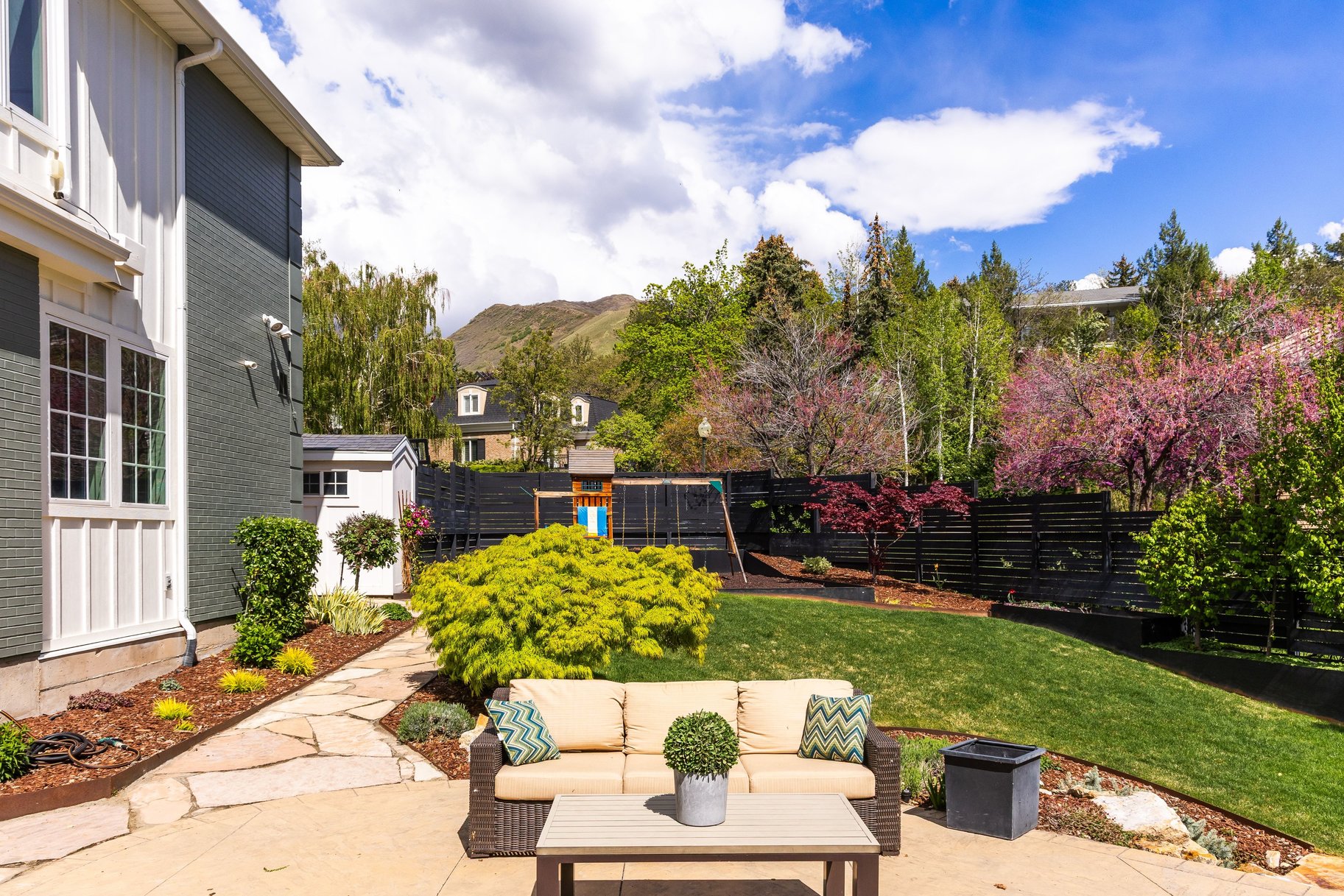  BEAUTIFULLY UPDATED FEDERAL HEIGHTS TWO STORY HOME - 物件實景