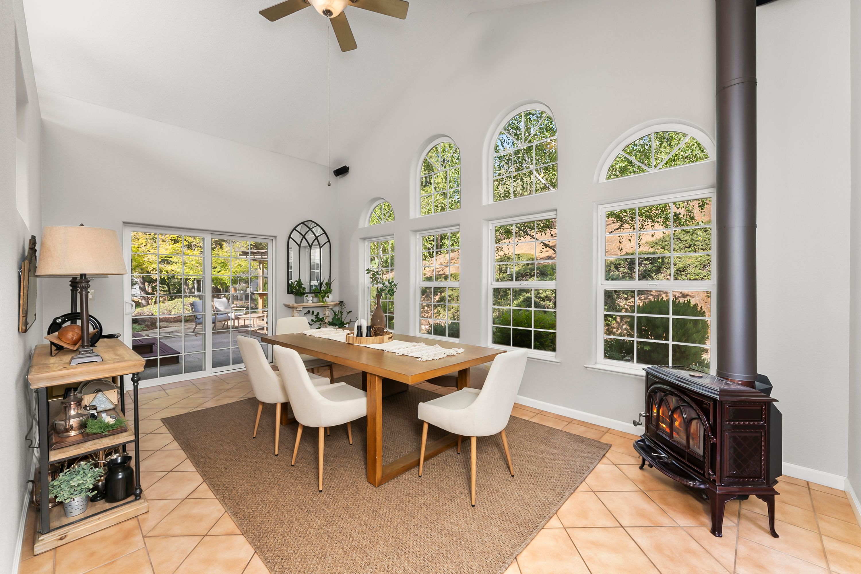  Thoughtfully Designed Living with Income Potential - 物件實景