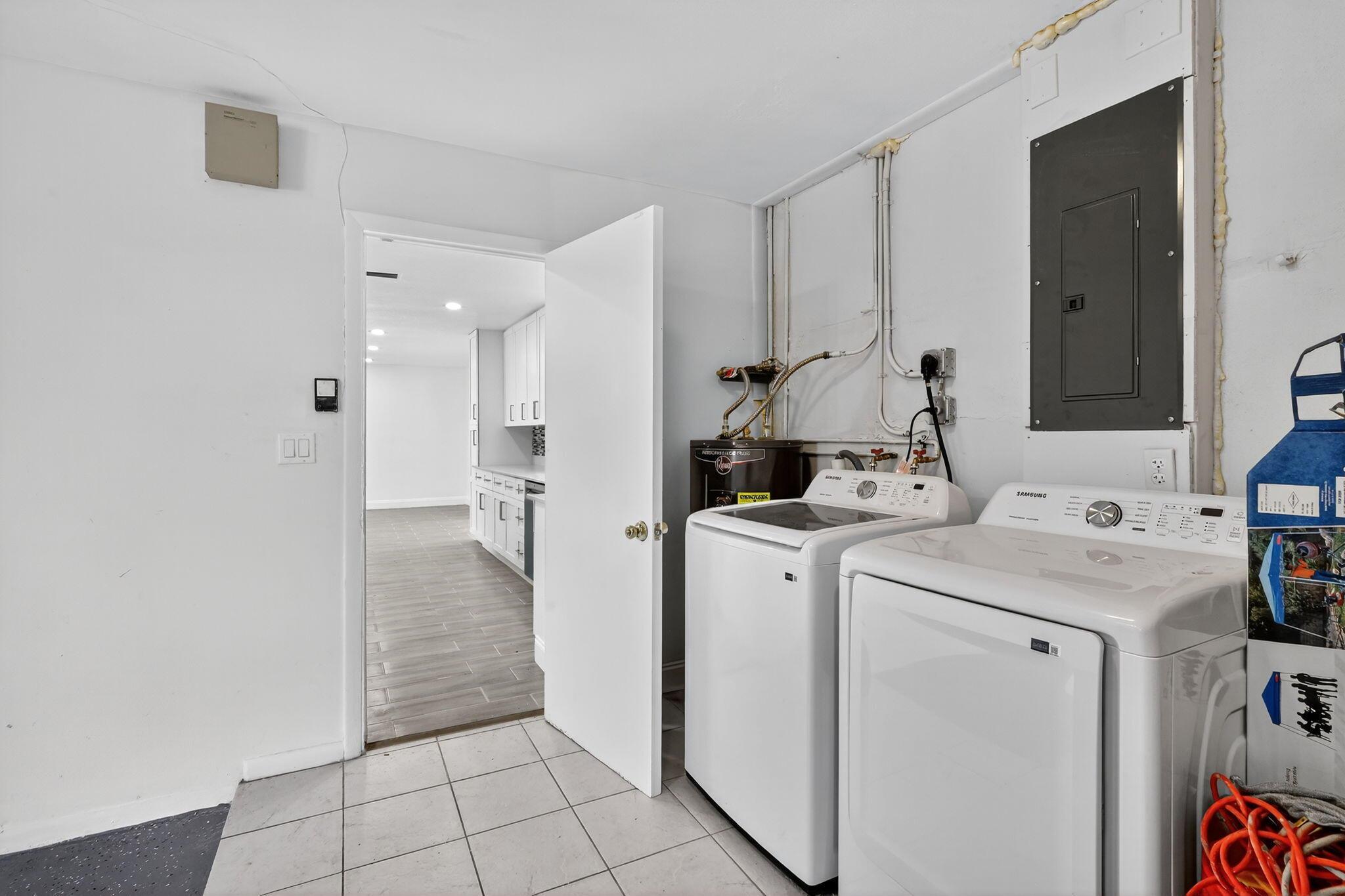 West Palm Beach, Florida, 33401, United States, 4 Bedrooms Bedrooms, ,2 BathroomsBathrooms,Residential,For Sale,1975982