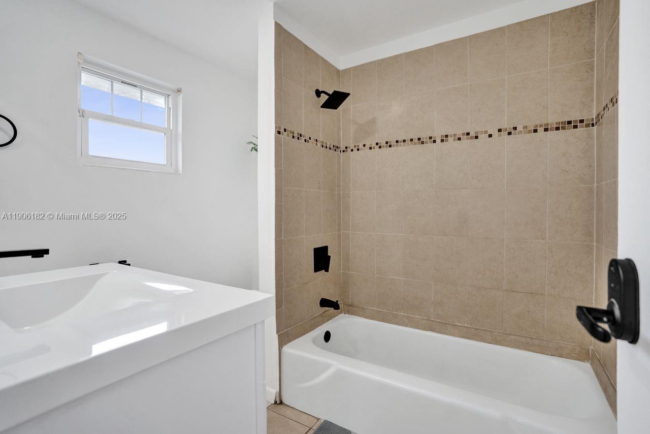 West Palm Beach, Florida, 33407, United States, 6 Bedrooms Bedrooms, ,5 BathroomsBathrooms,Residential,For Sale,1987925