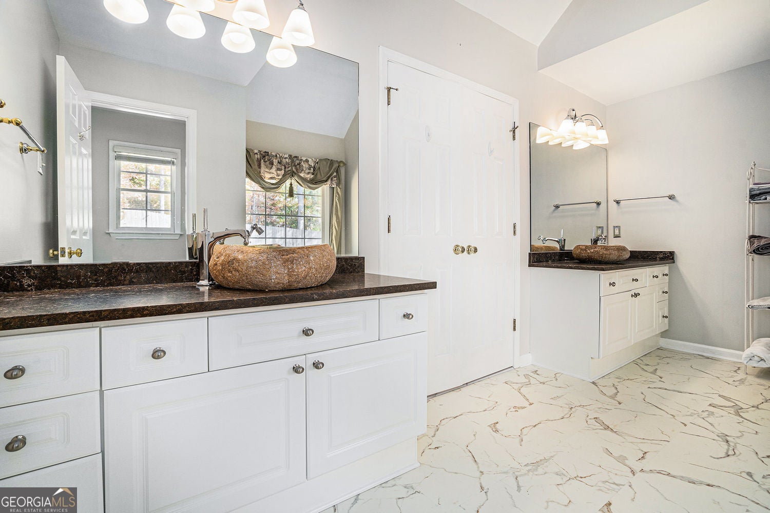 Johns Creek, Georgia, 30022, United States, 5 Bedrooms Bedrooms, ,4 BathroomsBathrooms,Residential,For Sale,1985826