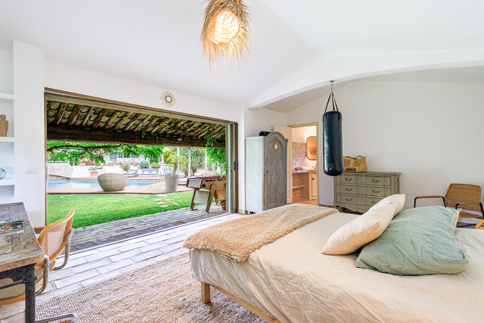 Saint-Paul-de-Vence, Provence-Alpes-Côte d’Azur, 06570, FR, 5 Bedrooms Bedrooms, ,Residential,For Sale,1821120