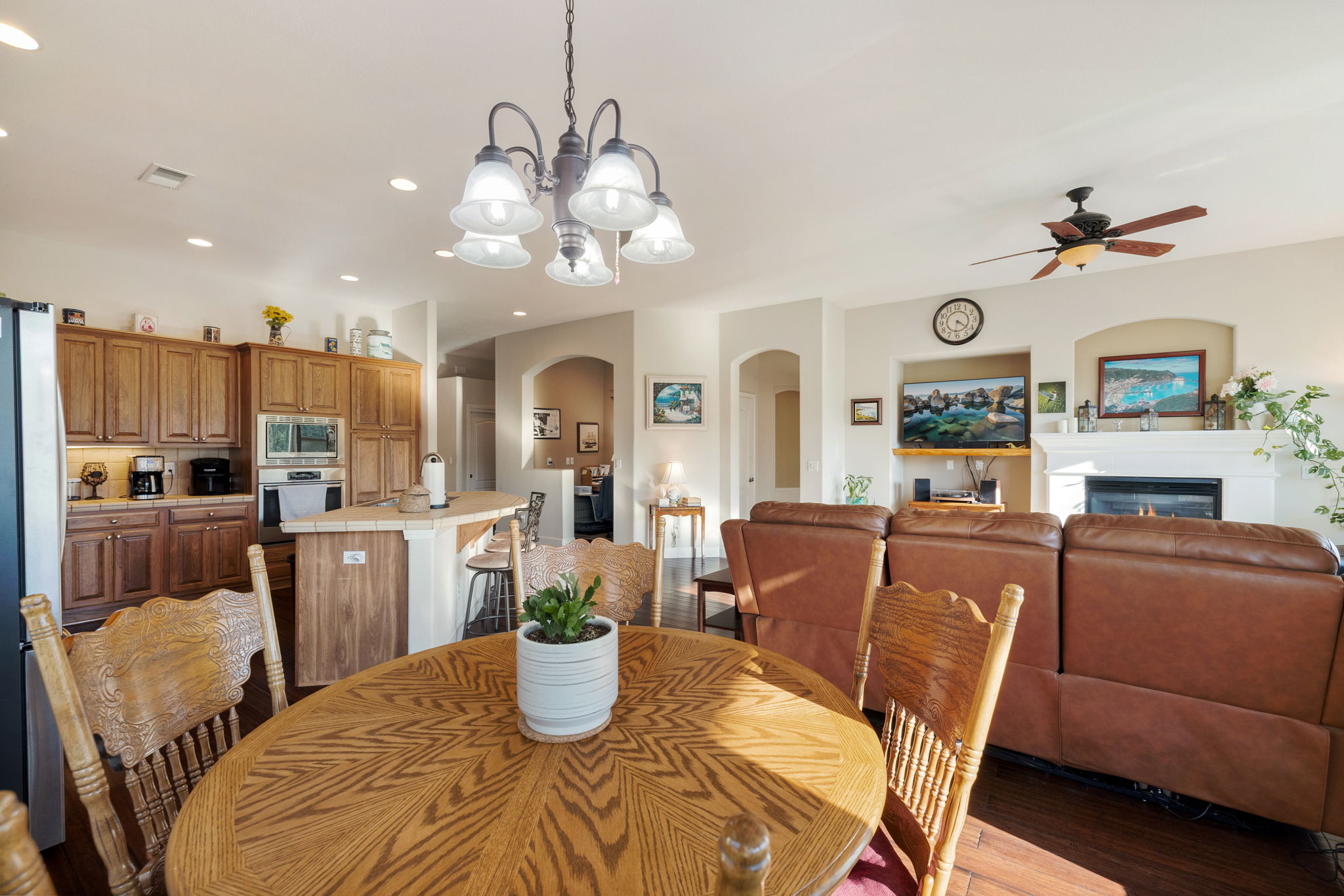  Refined Minden Living with Designer Touches and Captivating Mountain Views - 物件實景