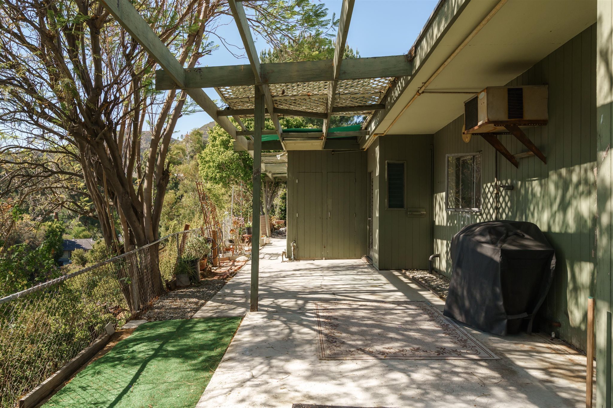  2885 Edgewick Road - 物件實景