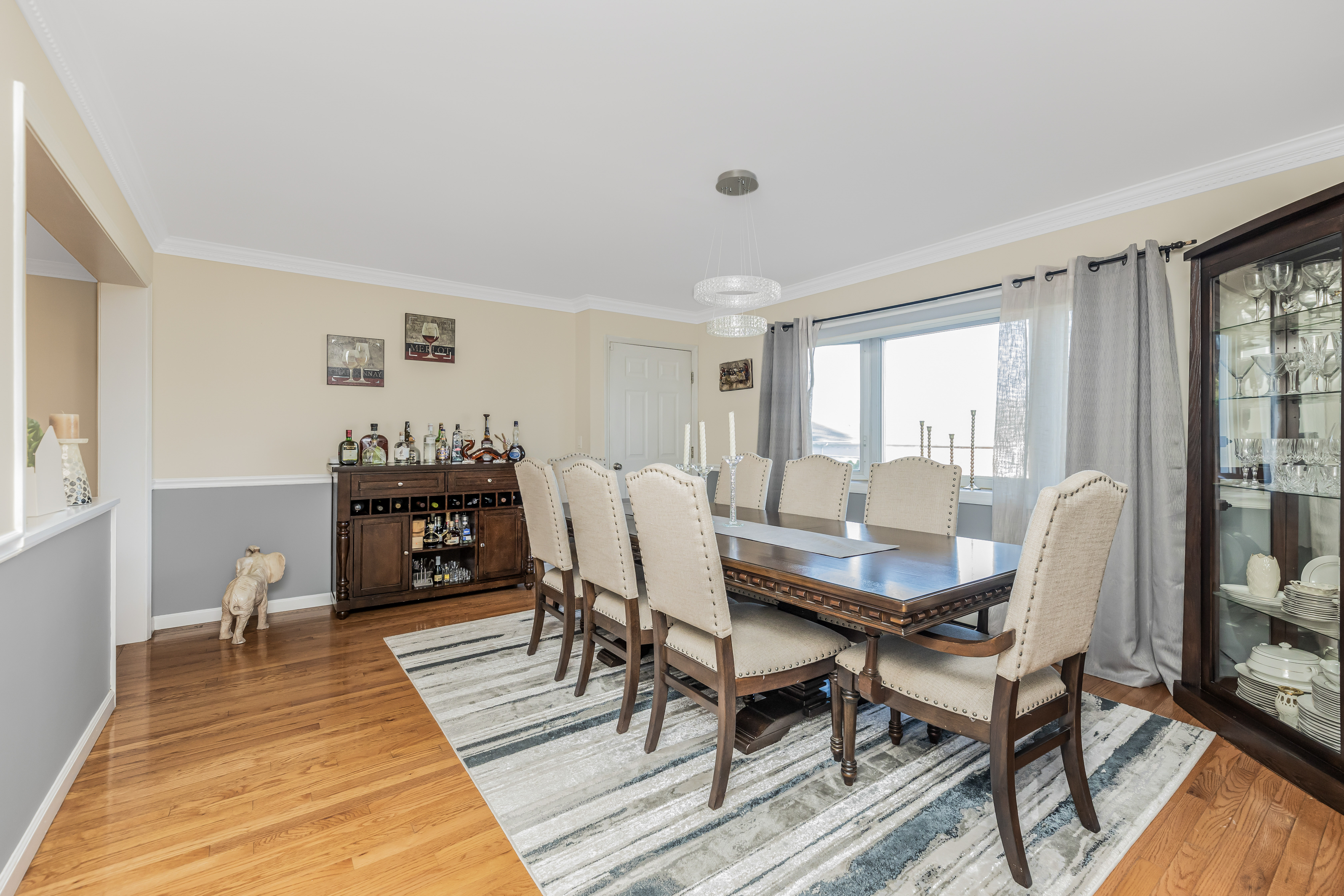 Yonkers, New York, 10703, United States, 4 Bedrooms Bedrooms, ,2 BathroomsBathrooms,Residential,For Sale,1825129