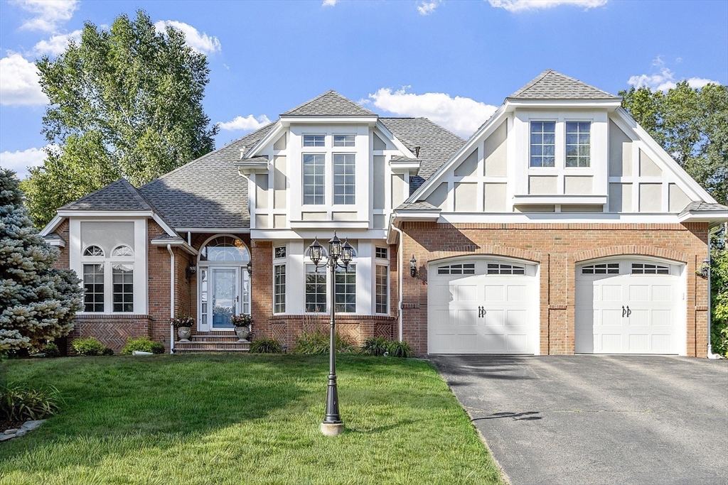 Middleton, Massachusetts, 01949, United States, 4 Bedrooms Bedrooms, ,4 BathroomsBathrooms,Residential,For Sale,1981147