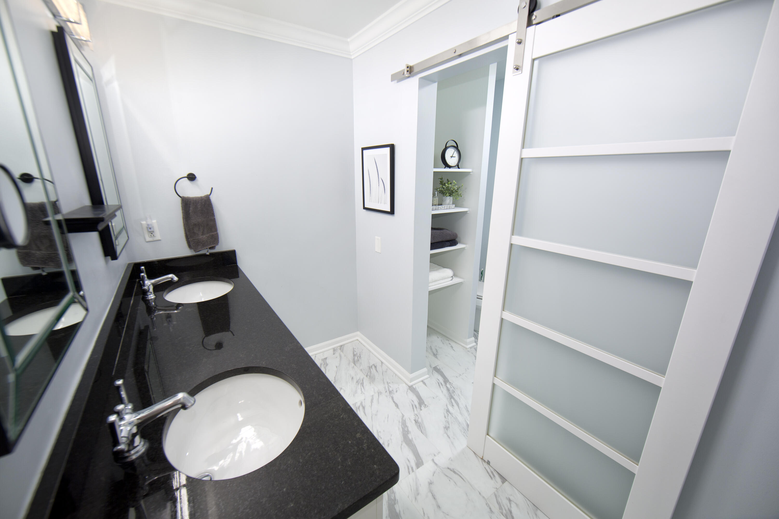 Milwaukee, Wisconsin, 53202, United States, 2 Bedrooms Bedrooms, ,3 BathroomsBathrooms,Residential,For Sale,1992022