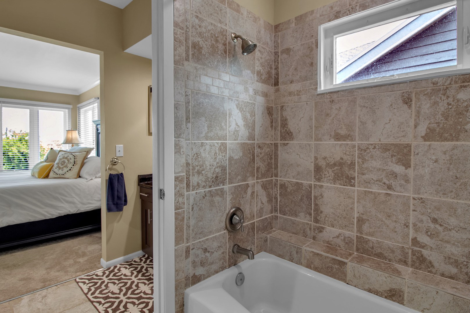 Longboat Key, Florida, 34228, United States, 2 Bedrooms Bedrooms, ,3 BathroomsBathrooms,Residential,For Sale,1923234