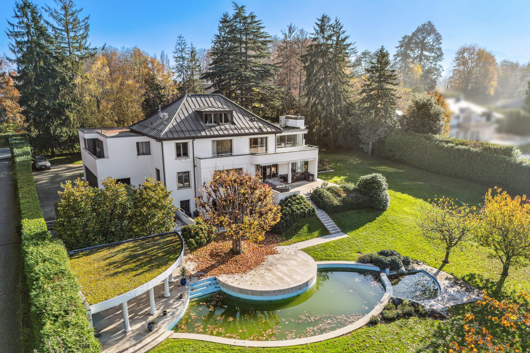 Magnificent property in Cologny
with lake view