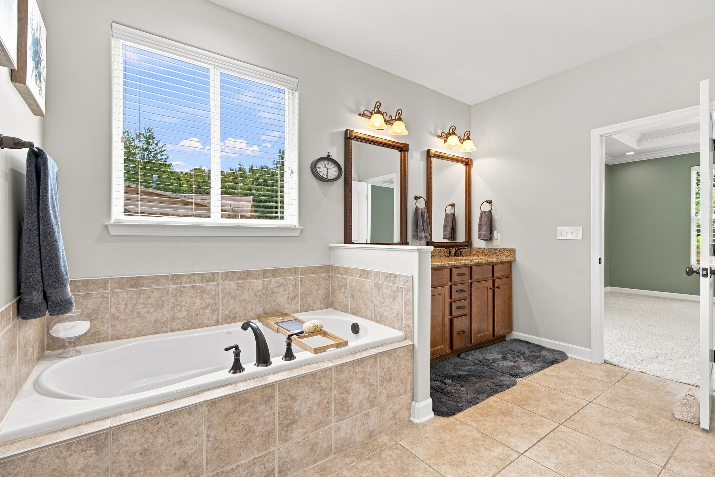  8305 Anslee Way NW - 物件實景