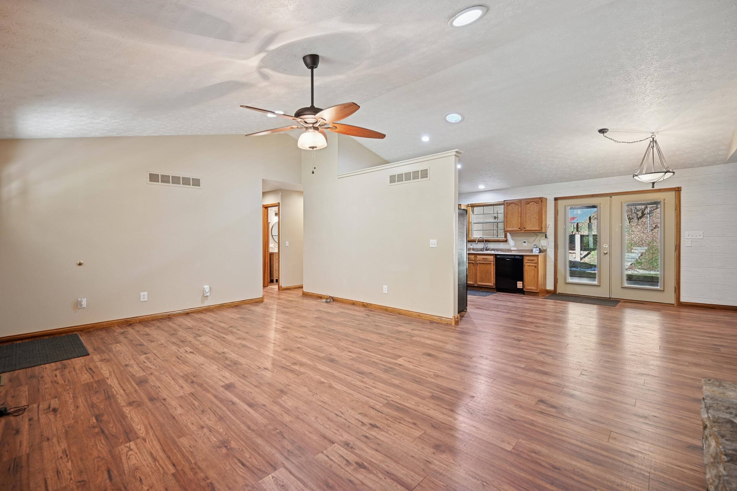 Burlington, Kentucky, 41005, United States, 3 Bedrooms Bedrooms, ,2 BathroomsBathrooms,Residential,For Sale,1989647