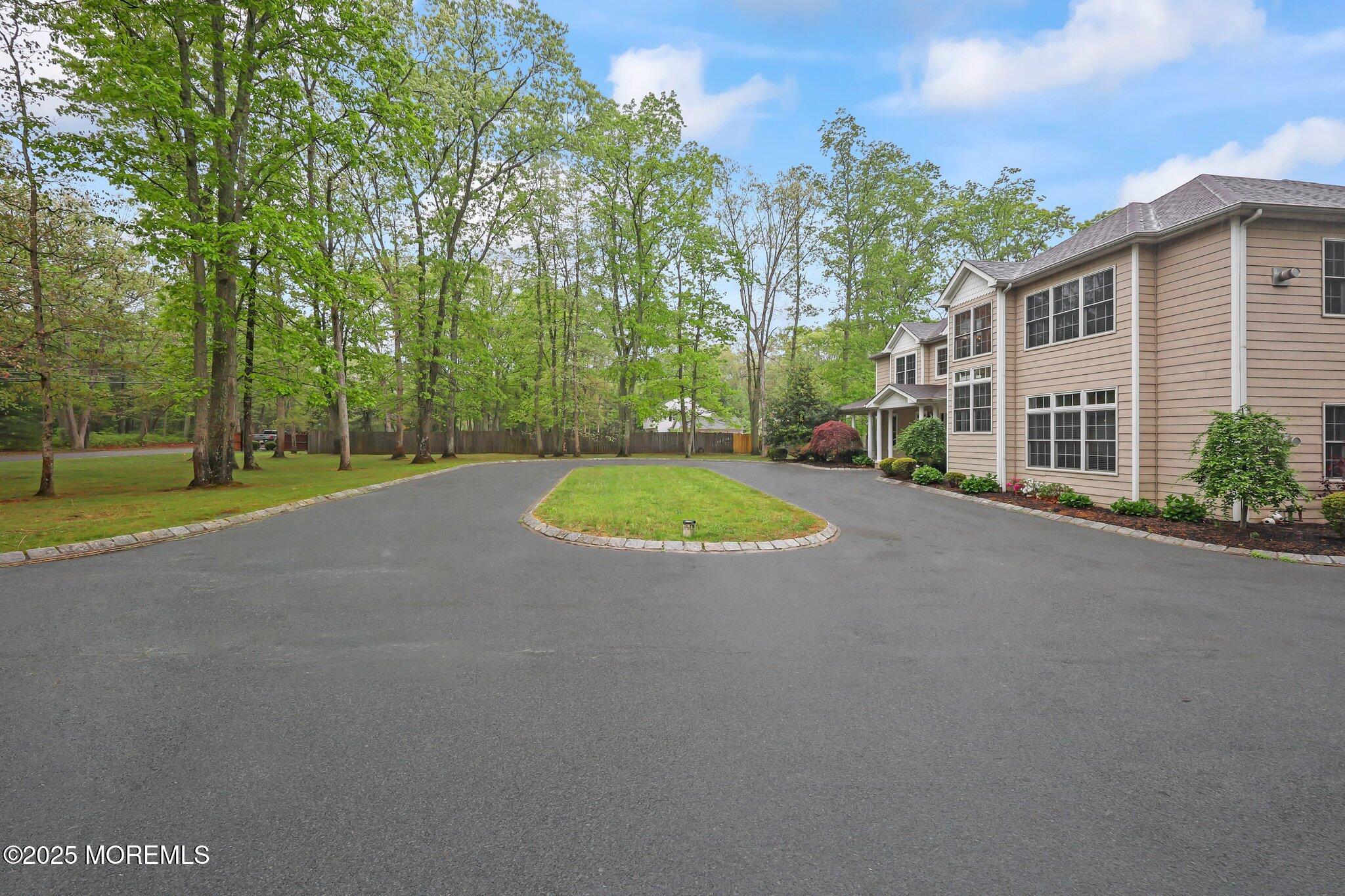 Millstone, New Jersey, 07726, United States, 5 Bedrooms Bedrooms, ,4 BathroomsBathrooms,Residential,For Sale,1804115