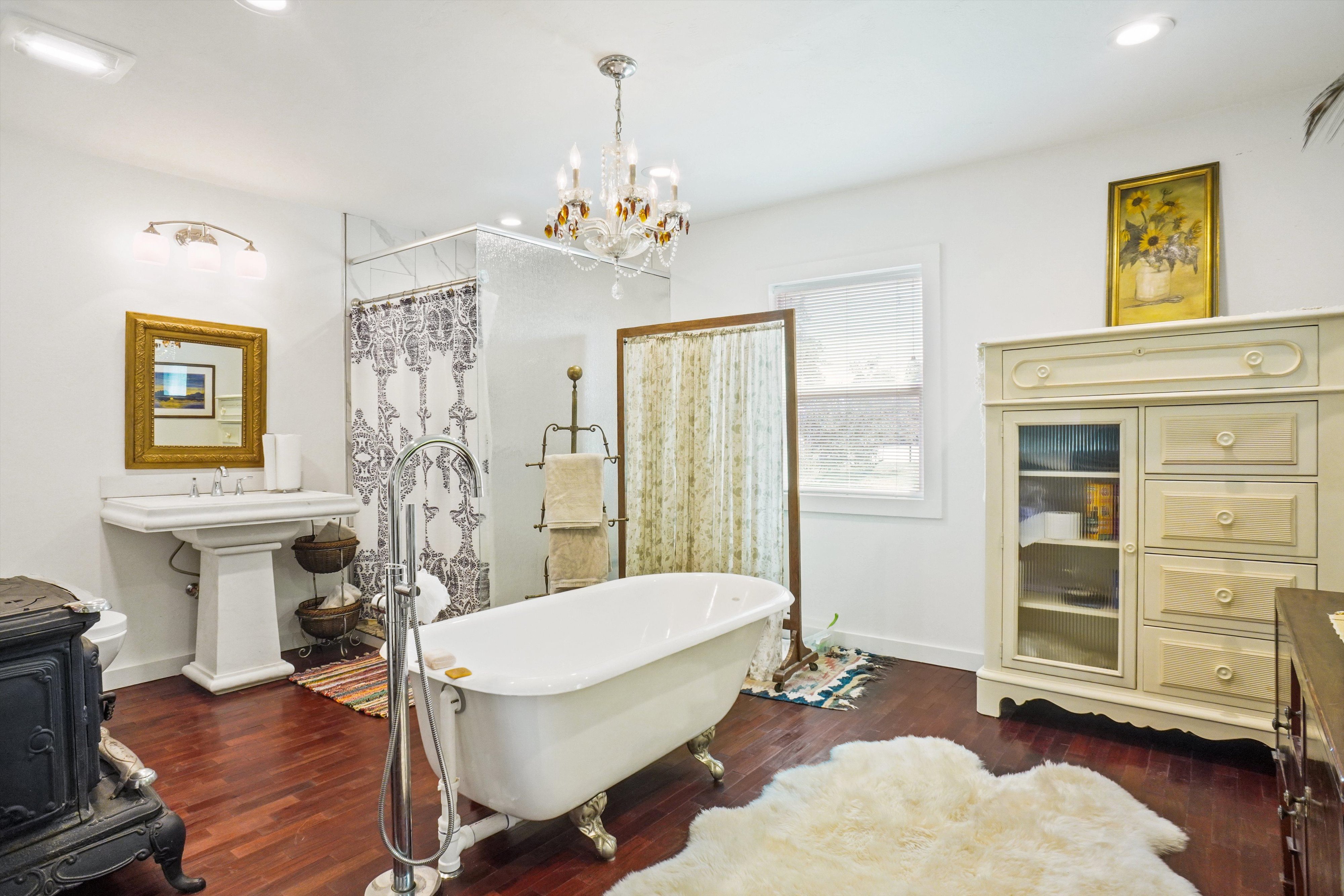 Lake Bridgeport, Texas, 76426, United States, 3 Bedrooms Bedrooms, ,3 BathroomsBathrooms,Residential,For Sale,1989947