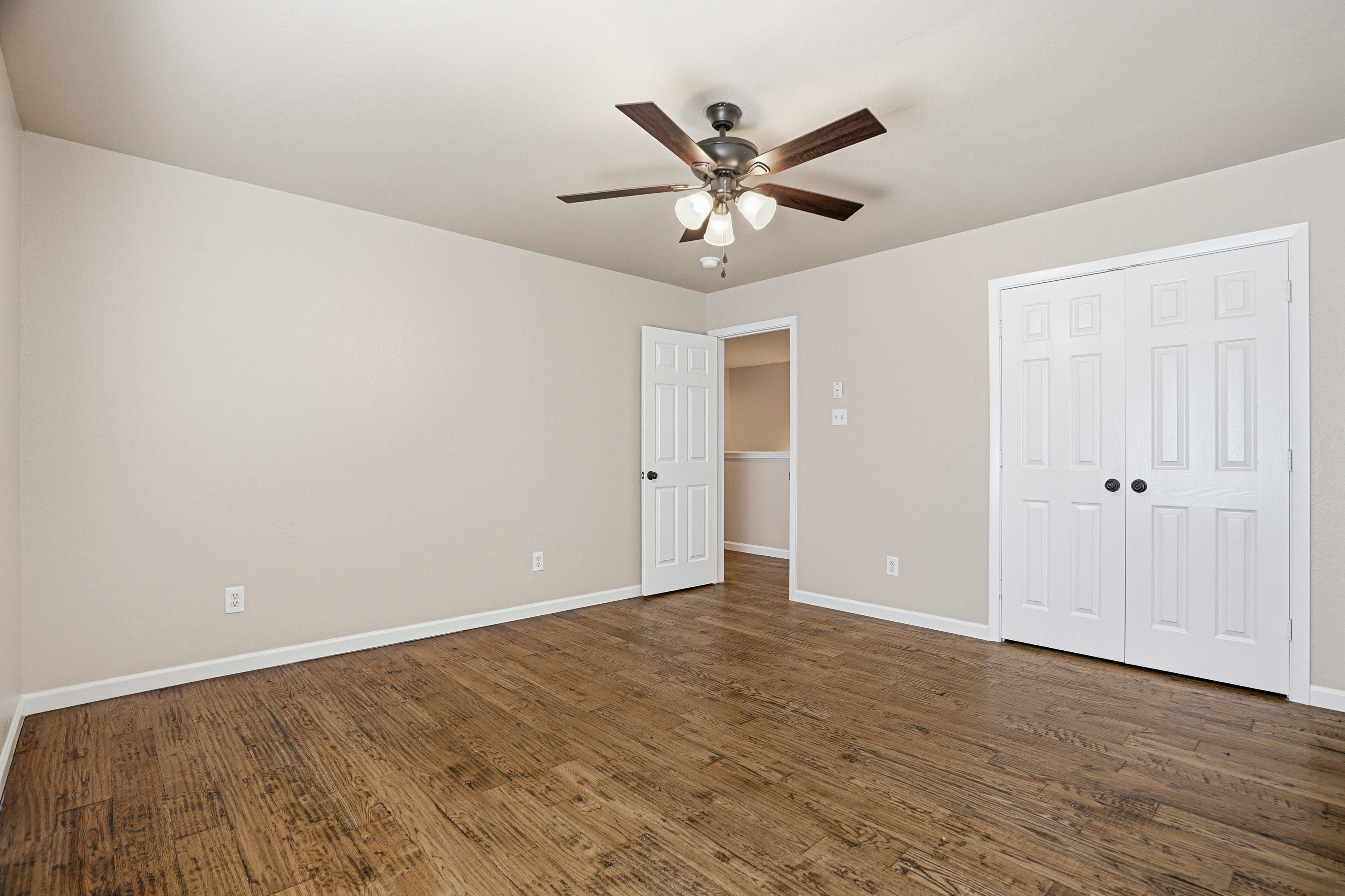  Stylish Keller Living with Bonus Room & Custom Touches - 物件實景