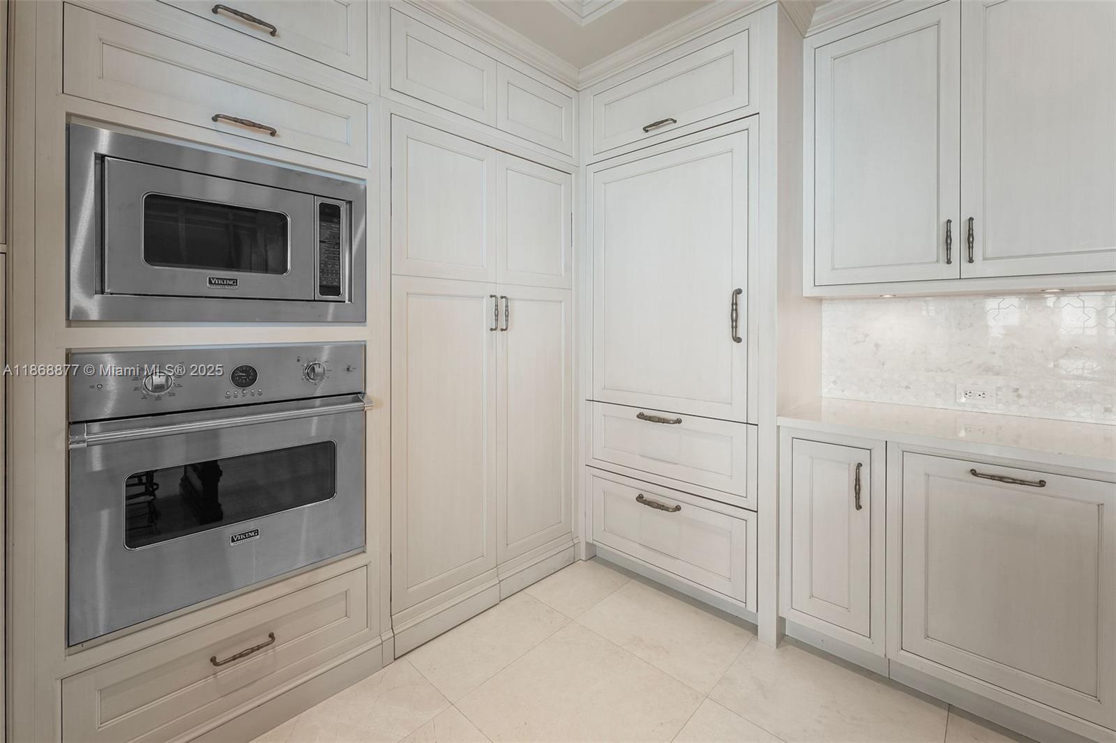 Miami Beach, Florida, 33140, United States, 3 Bedrooms Bedrooms, ,4 BathroomsBathrooms,Residential,For Sale,1934694