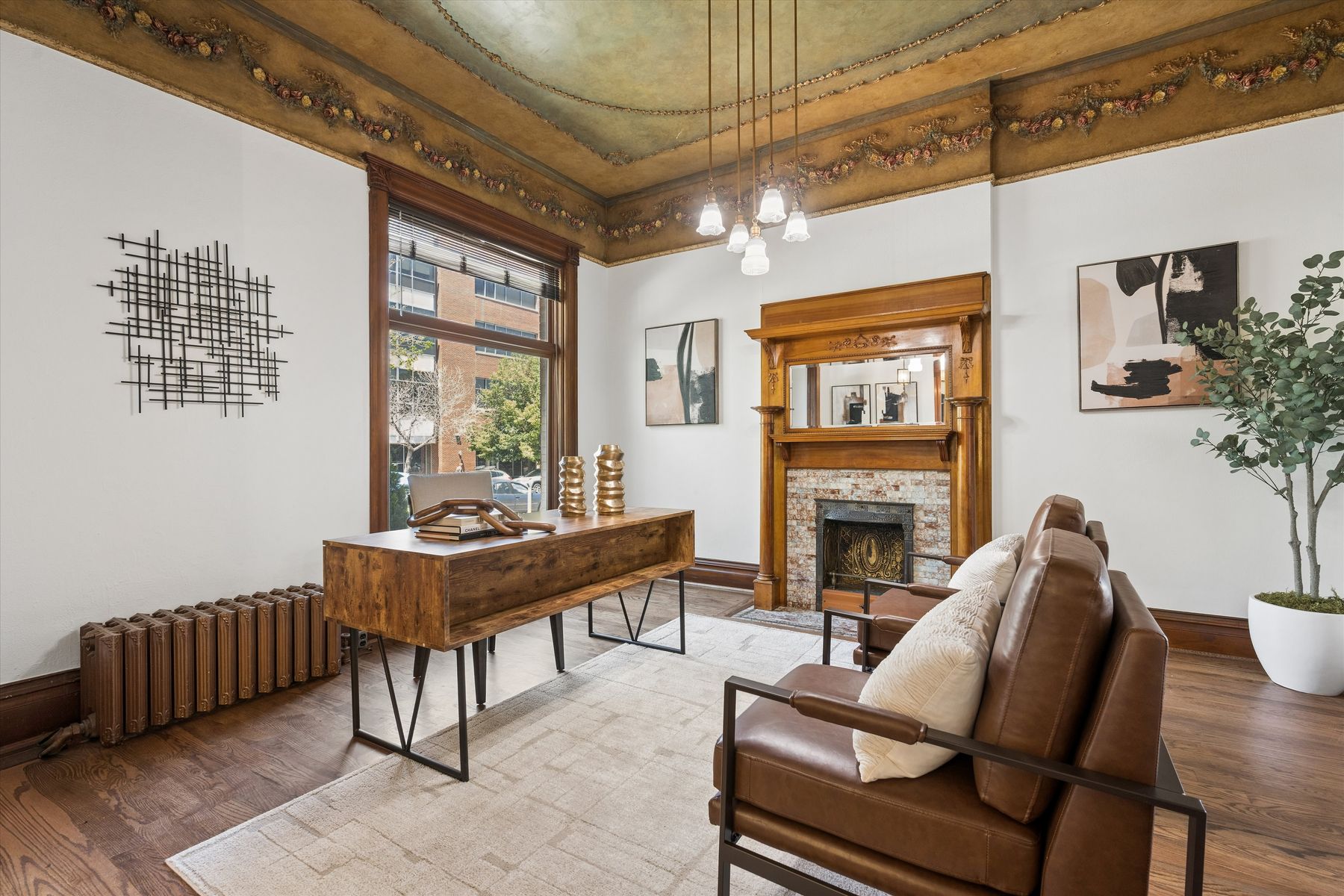  Rare Chance to Own a Beautifully Restored Historic Property - 物件實景