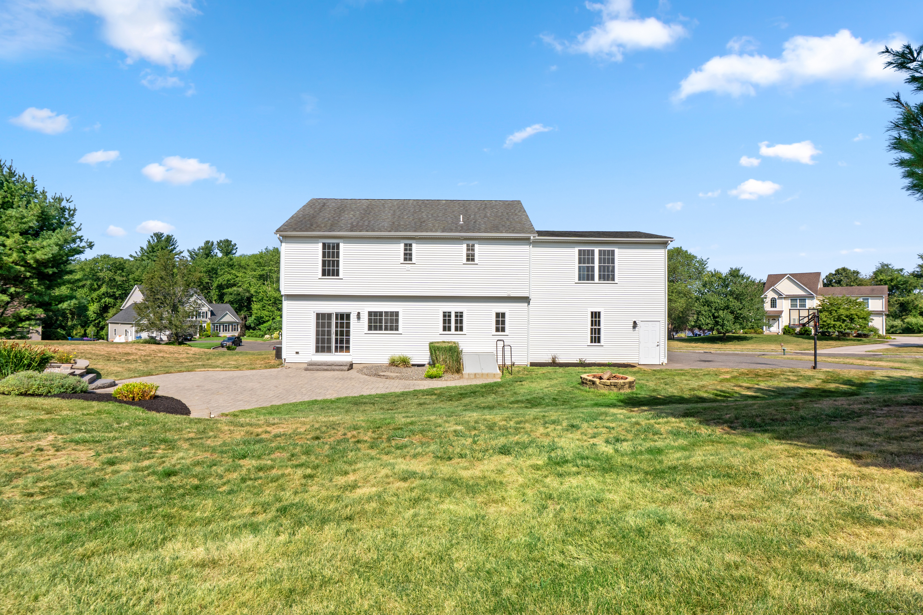 Manchester, Connecticut, 06040, United States, 4 Bedrooms Bedrooms, ,3 BathroomsBathrooms,Residential,For Sale,1919833