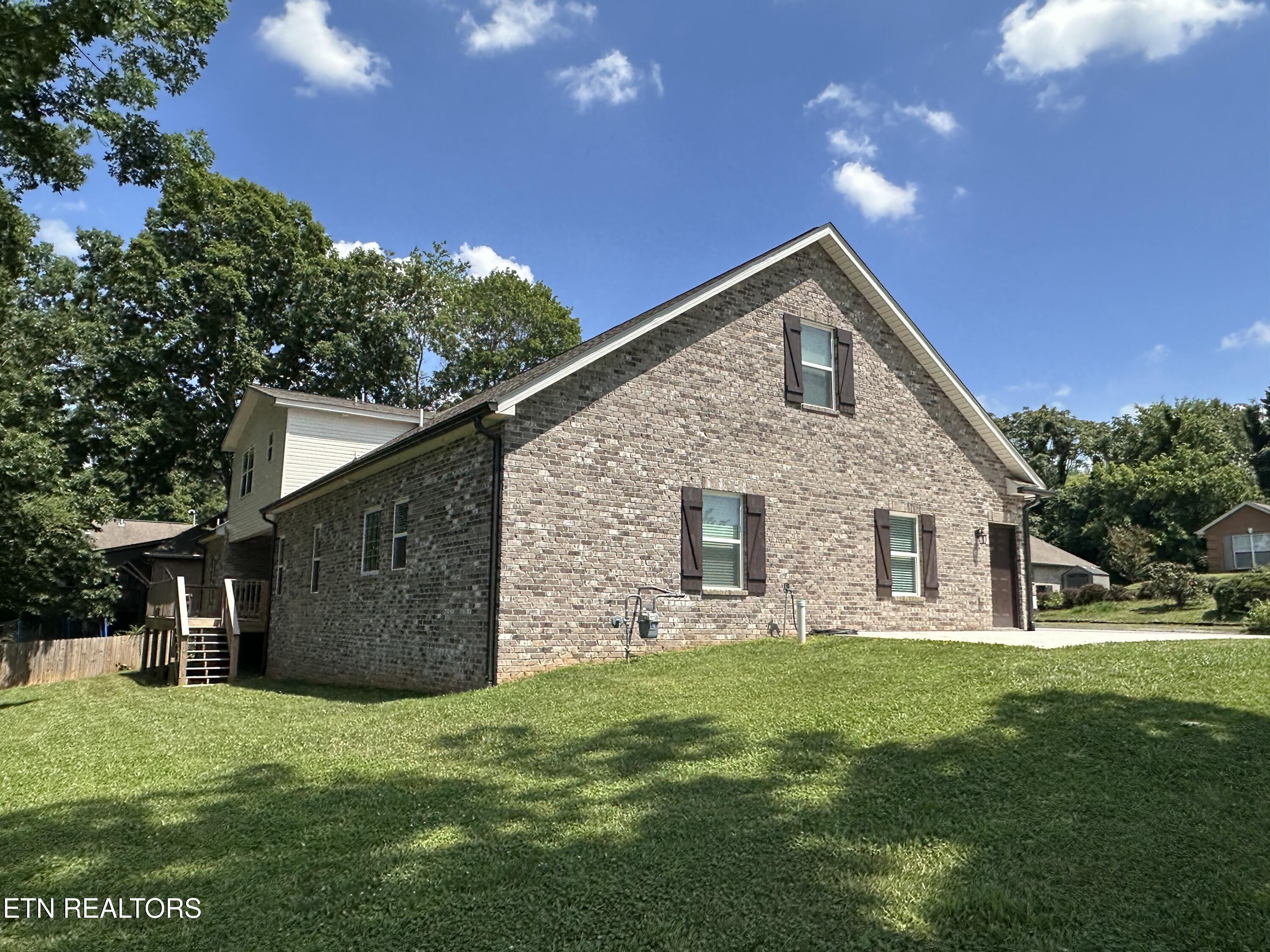 Maryville, Tennessee, 37804, United States, 5 Bedrooms Bedrooms, ,3 BathroomsBathrooms,Residential,For Sale,1927835