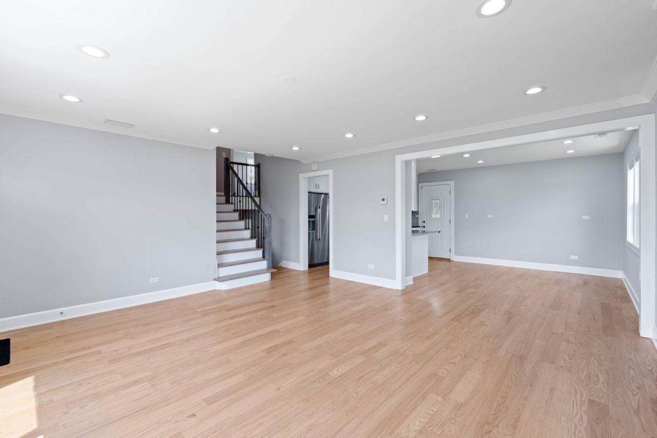 Des Plaines, Illinois, 60016, United States, 4 Bedrooms Bedrooms, ,2 BathroomsBathrooms,Residential,For Sale,1826836