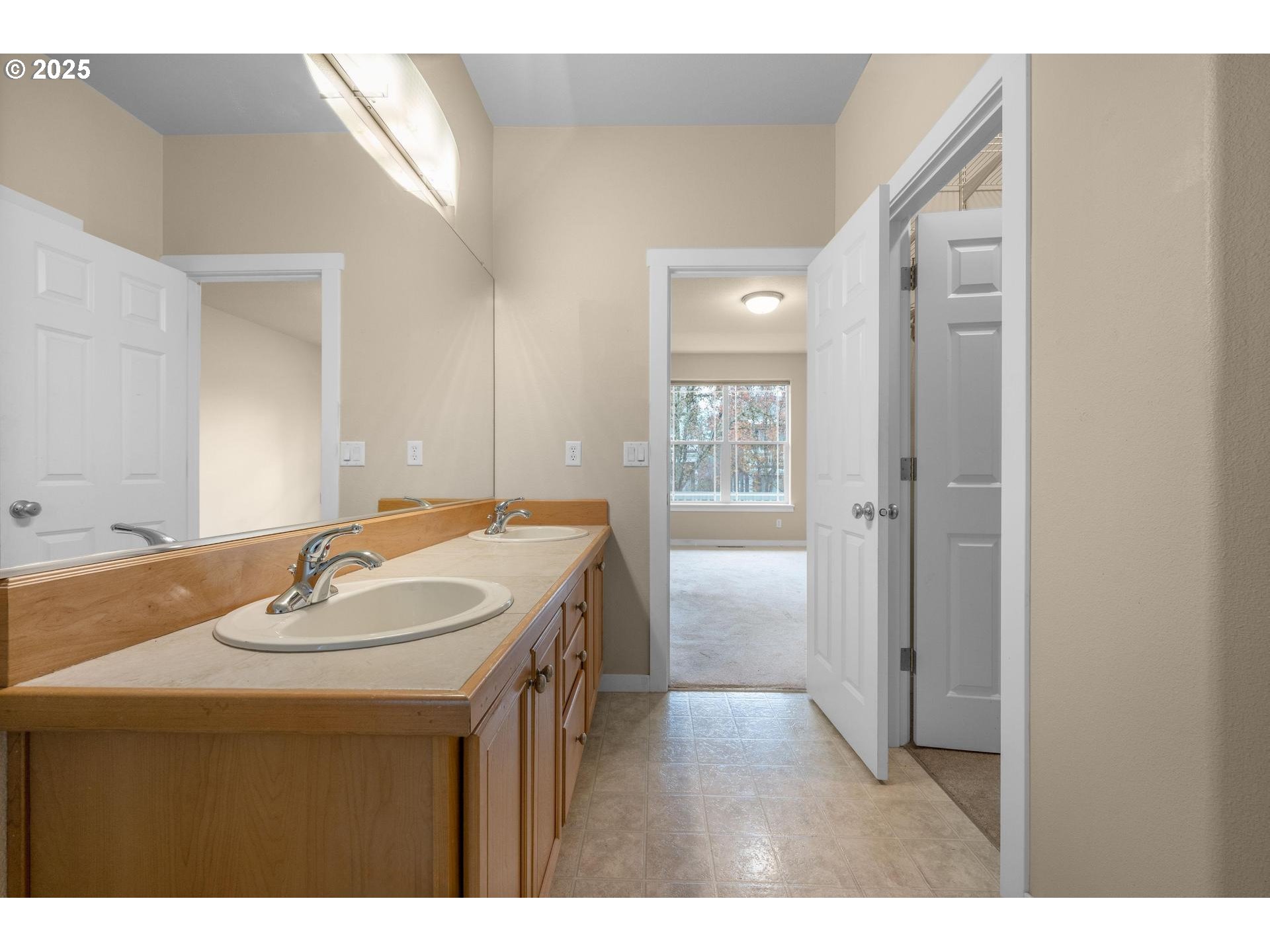 Portland, Oregon, 97225, United States, 3 Bedrooms Bedrooms, ,2 BathroomsBathrooms,Residential,For Sale,1995924