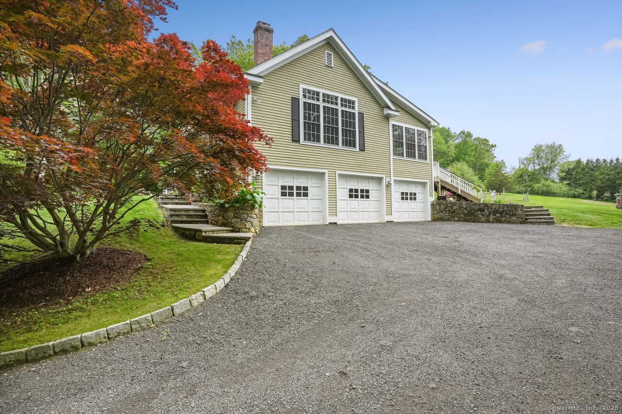 Newtown, Connecticut, 06470, United States, 4 Bedrooms Bedrooms, ,5 BathroomsBathrooms,Residential,For Sale,1938679