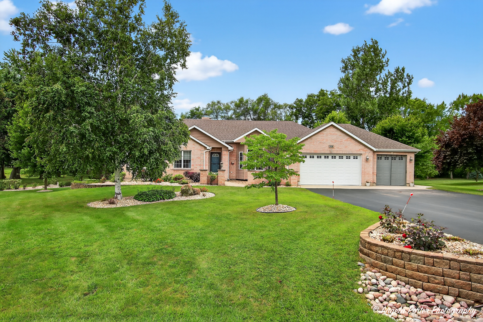 Mchenry, Illinois, 60051, United States, 4 Bedrooms Bedrooms, ,4 BathroomsBathrooms,Residential,For Sale,1916505
