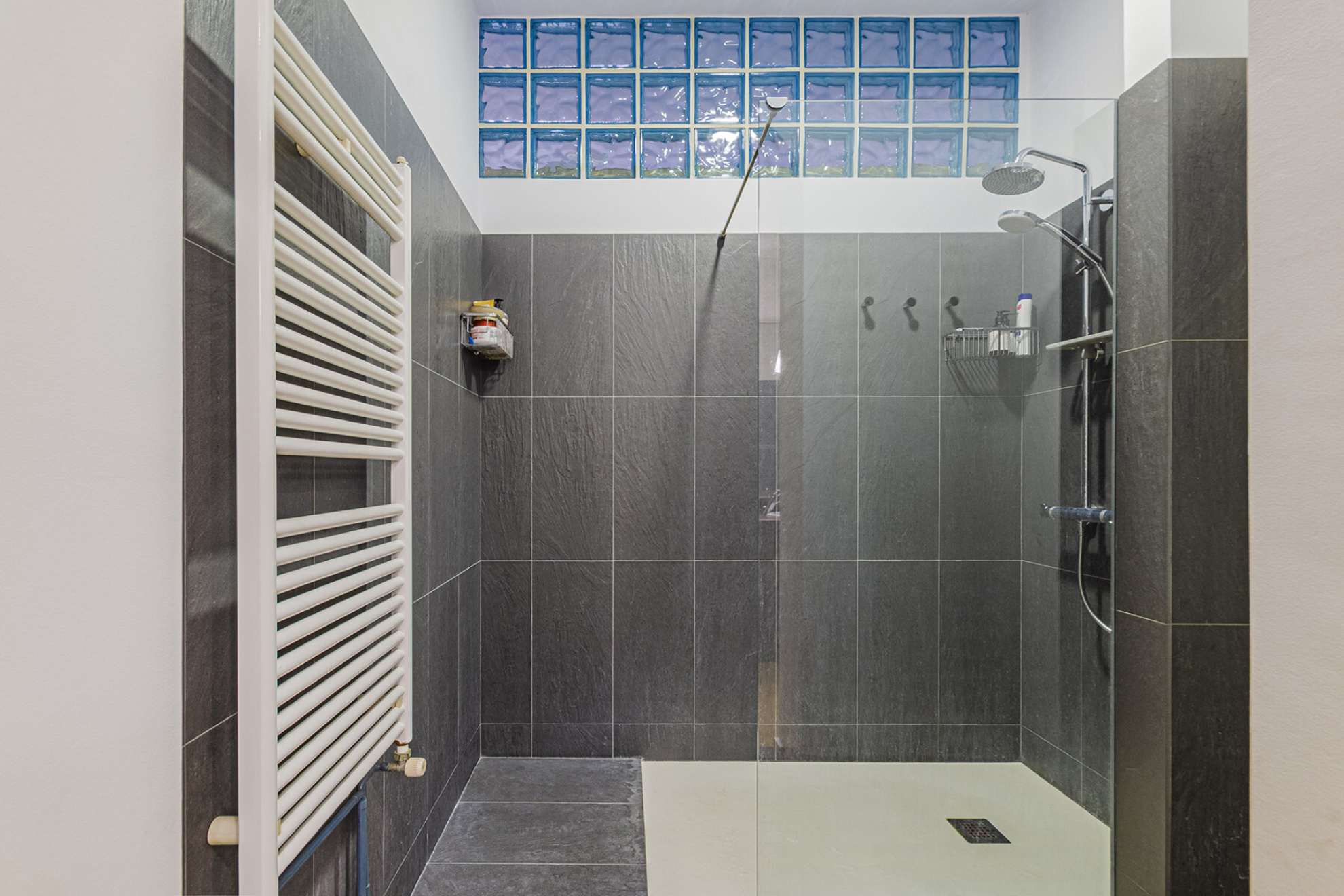  Large apartment with its own style in the oldest part of Barcelona - 物件實景
