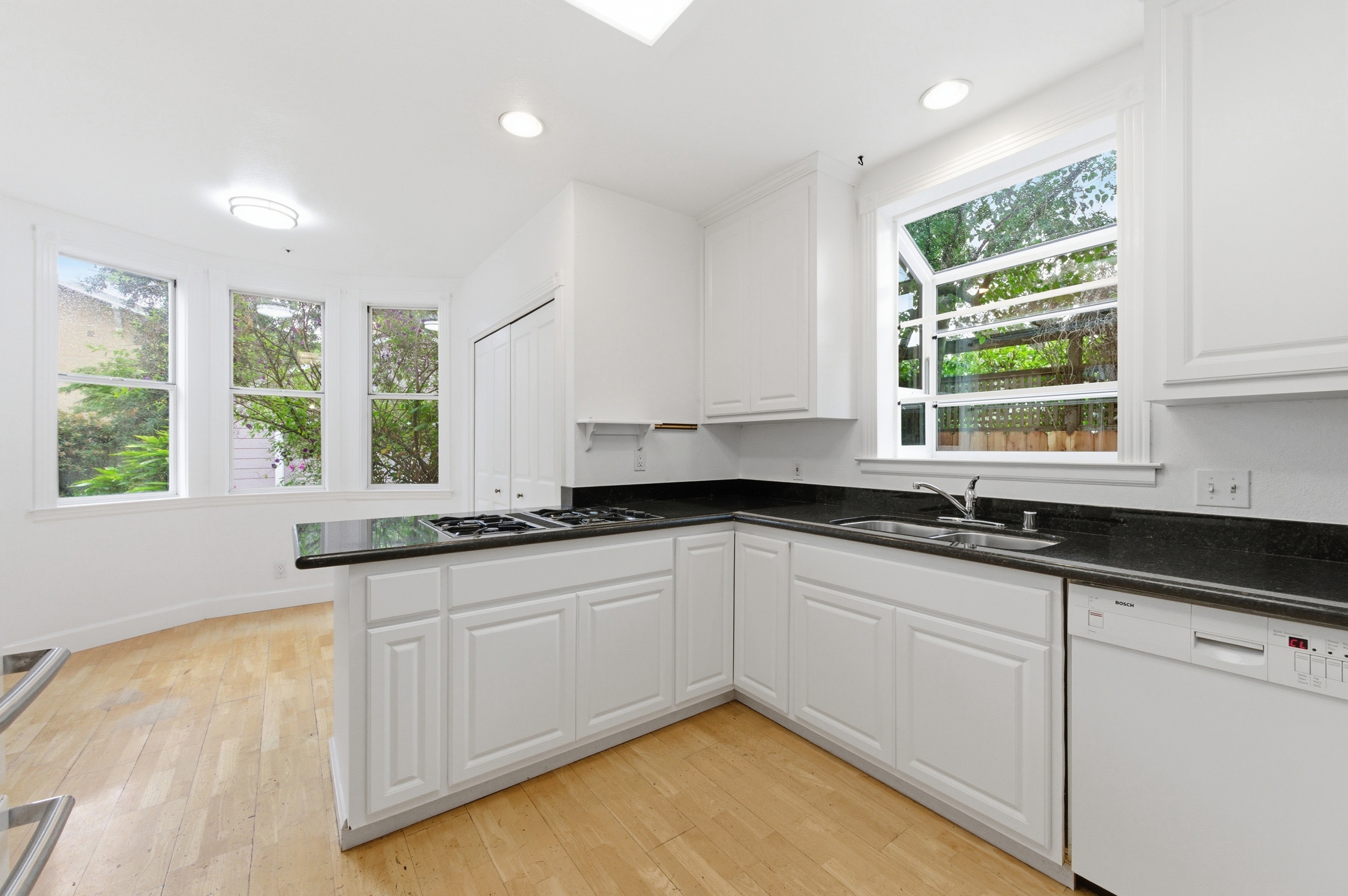  Classic Charm and Comfortable Living - 物件實景