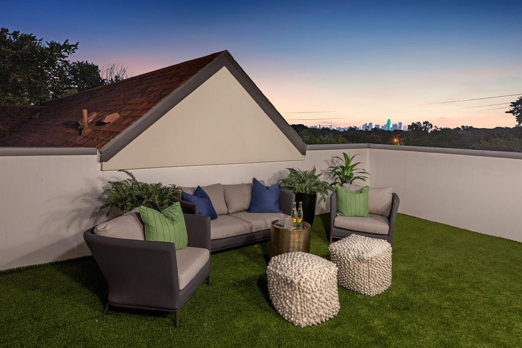 Dallas, Texas, 75211, United States, 4 Bedrooms Bedrooms, ,3 BathroomsBathrooms,Residential,For Sale,1988260