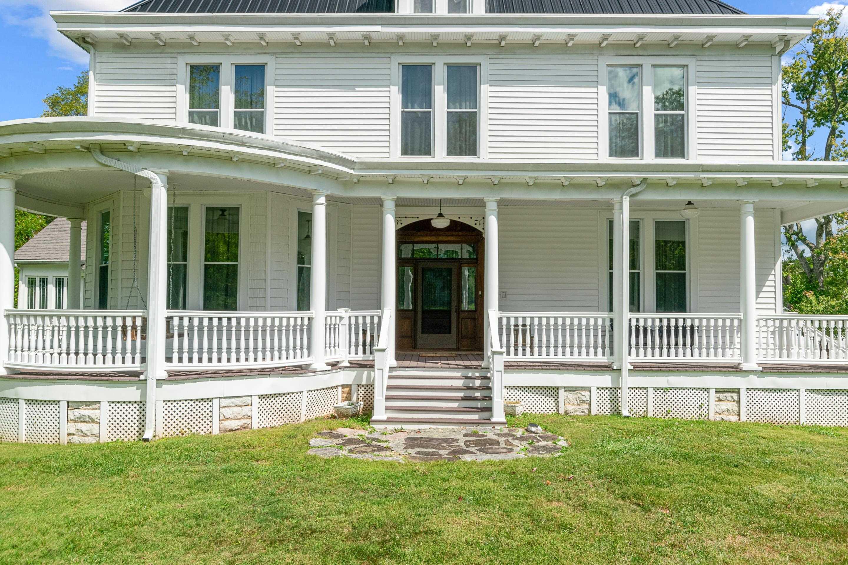 Tazewell, Virginia, 24651, United States, 6 Bedrooms Bedrooms, ,4 BathroomsBathrooms,Residential,For Sale,1905937