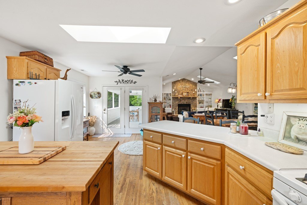 Murphy, North Carolina, 28906, United States, 2 Bedrooms Bedrooms, ,2 BathroomsBathrooms,Residential,For Sale,1923823