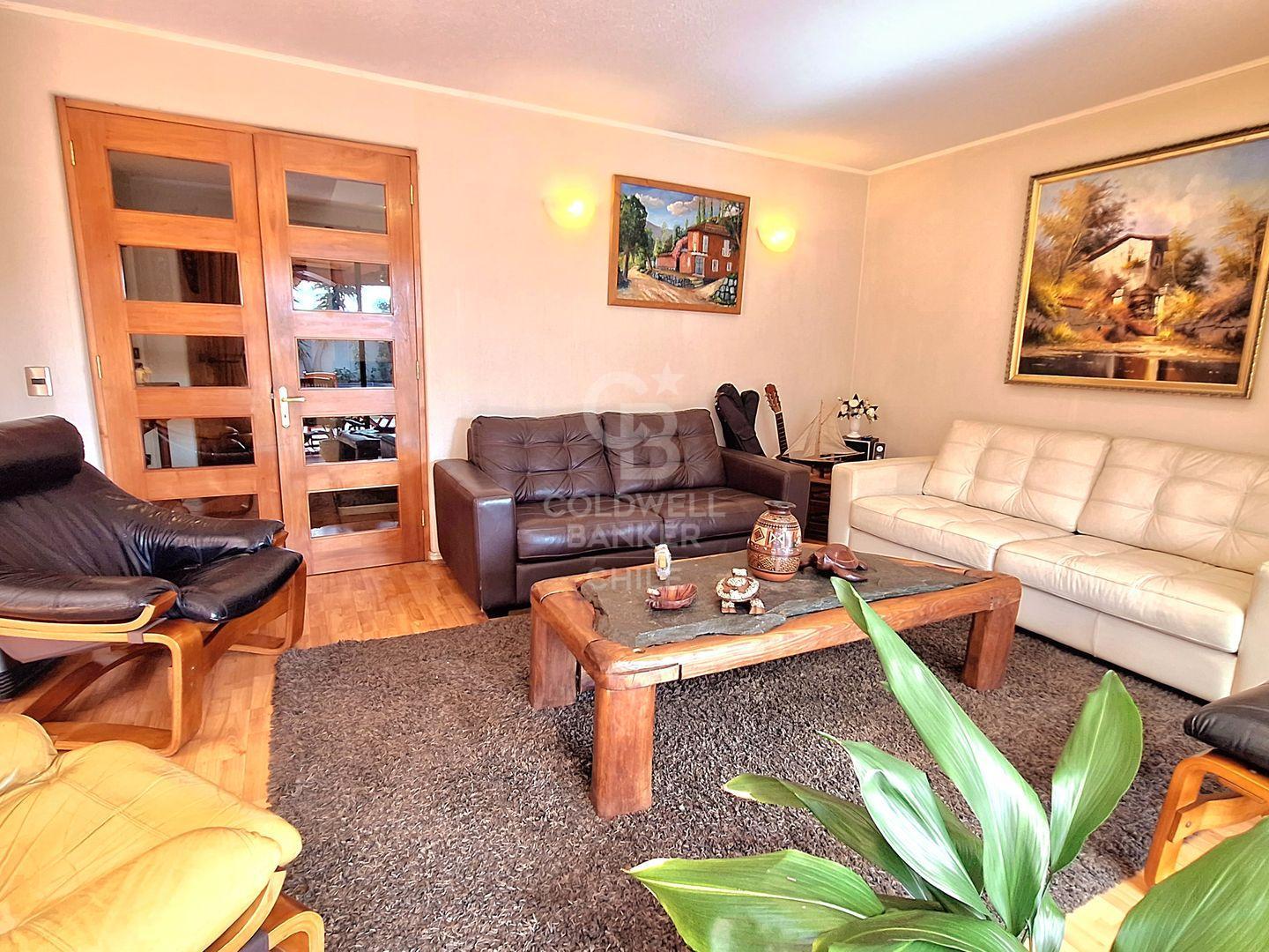 Peñalolén, Chile, 5 Bedrooms Bedrooms, ,3 BathroomsBathrooms,Residential,For Sale,1837912