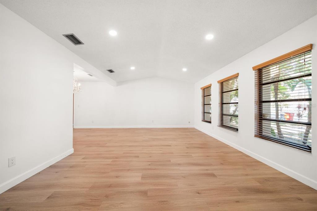 Seminole, Florida, 33777, United States, 3 Bedrooms Bedrooms, ,2 BathroomsBathrooms,Residential,For Sale,2001866