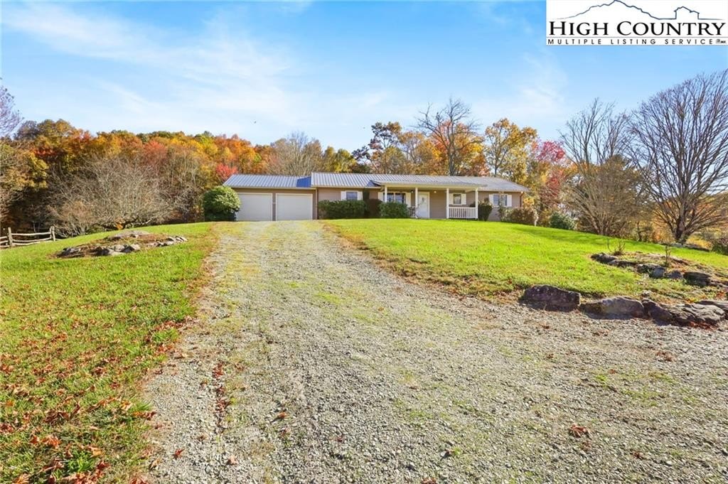 Banner Elk, North Carolina, 28604, United States, 2 Bedrooms Bedrooms, ,2 BathroomsBathrooms,Residential,For Sale,1977010