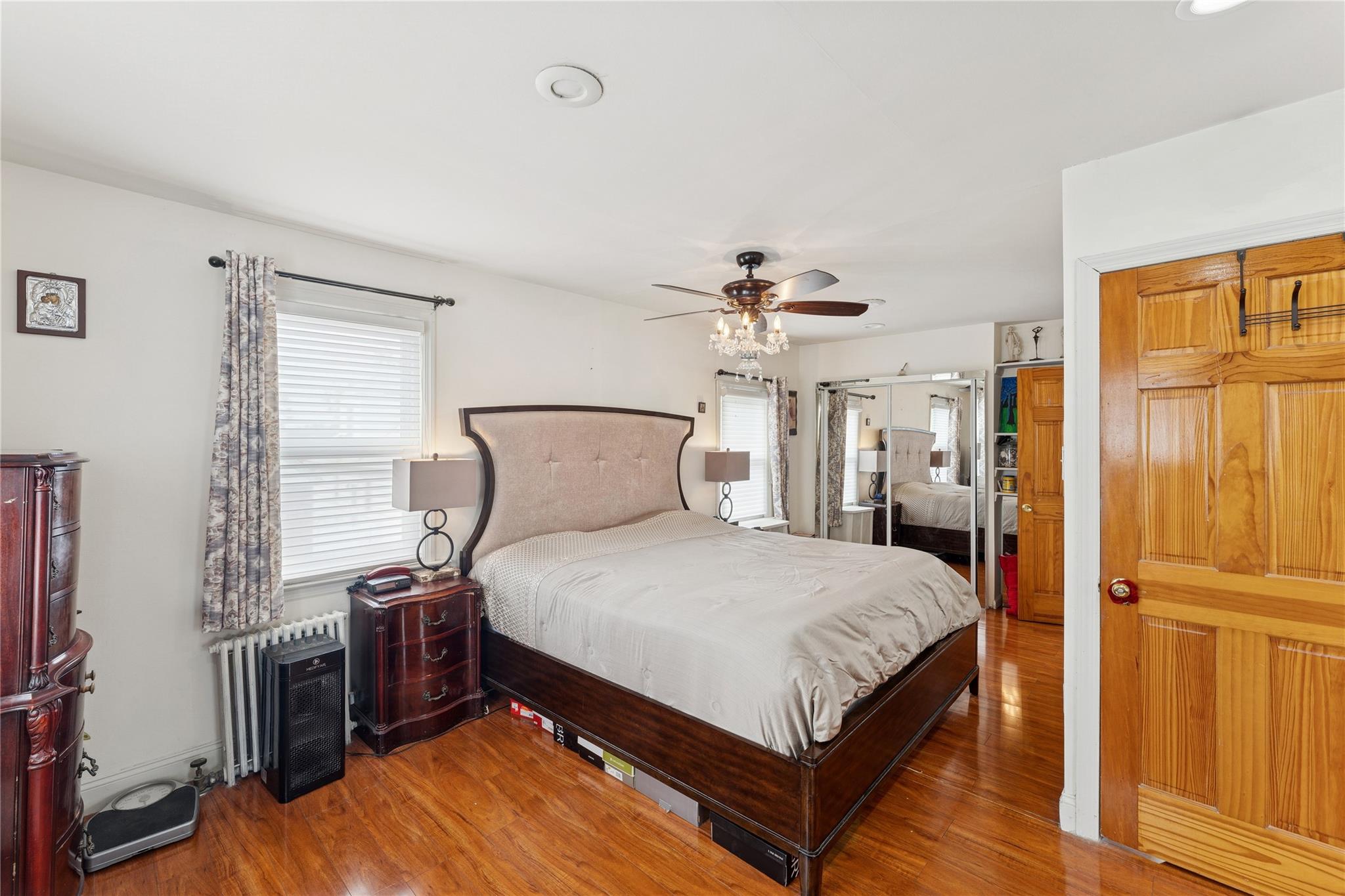 Bayside, New York, 11361, United States, 3 Bedrooms Bedrooms, ,2 BathroomsBathrooms,Residential,For Sale,1858297