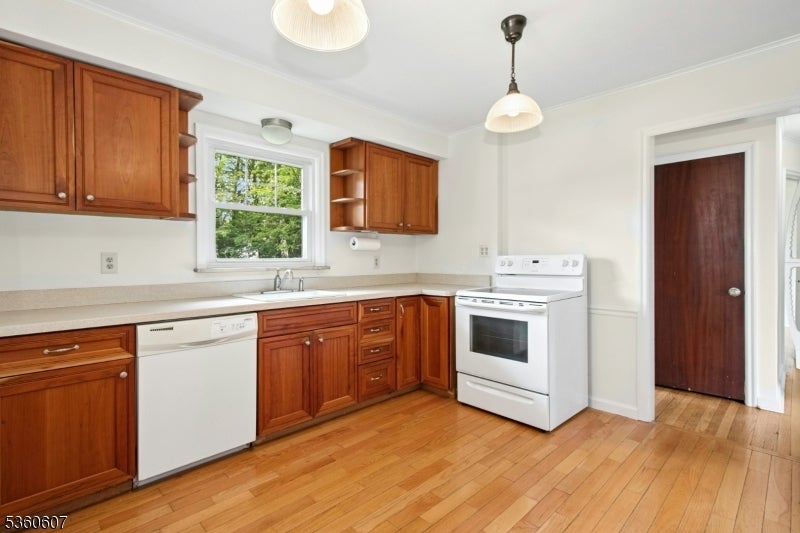 Garwood Boro, New Jersey, 07027, United States, 5 Bedrooms Bedrooms, ,4 BathroomsBathrooms,Residential,For Sale,1835599
