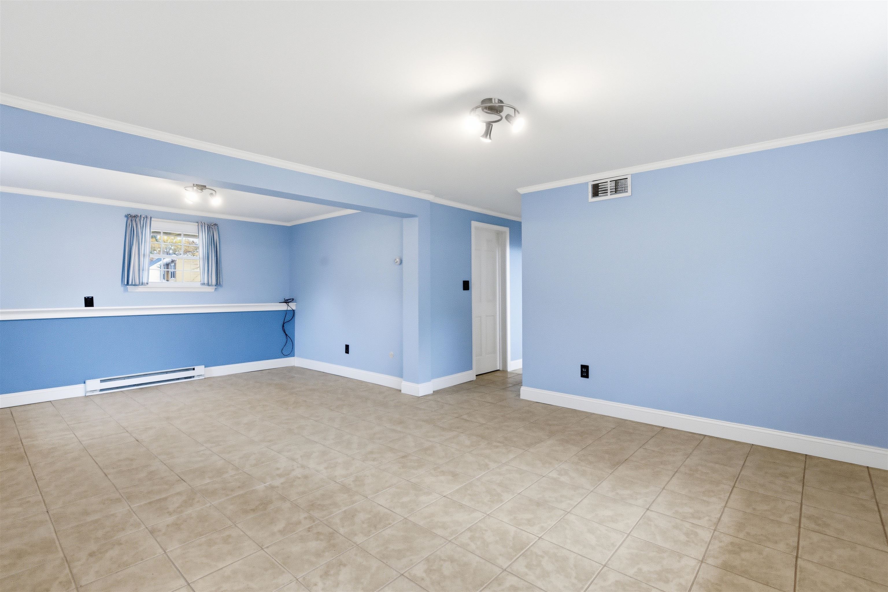 Laconia, New Hampshire, 03246, United States, 3 Bedrooms Bedrooms, ,Residential,For Sale,1991727