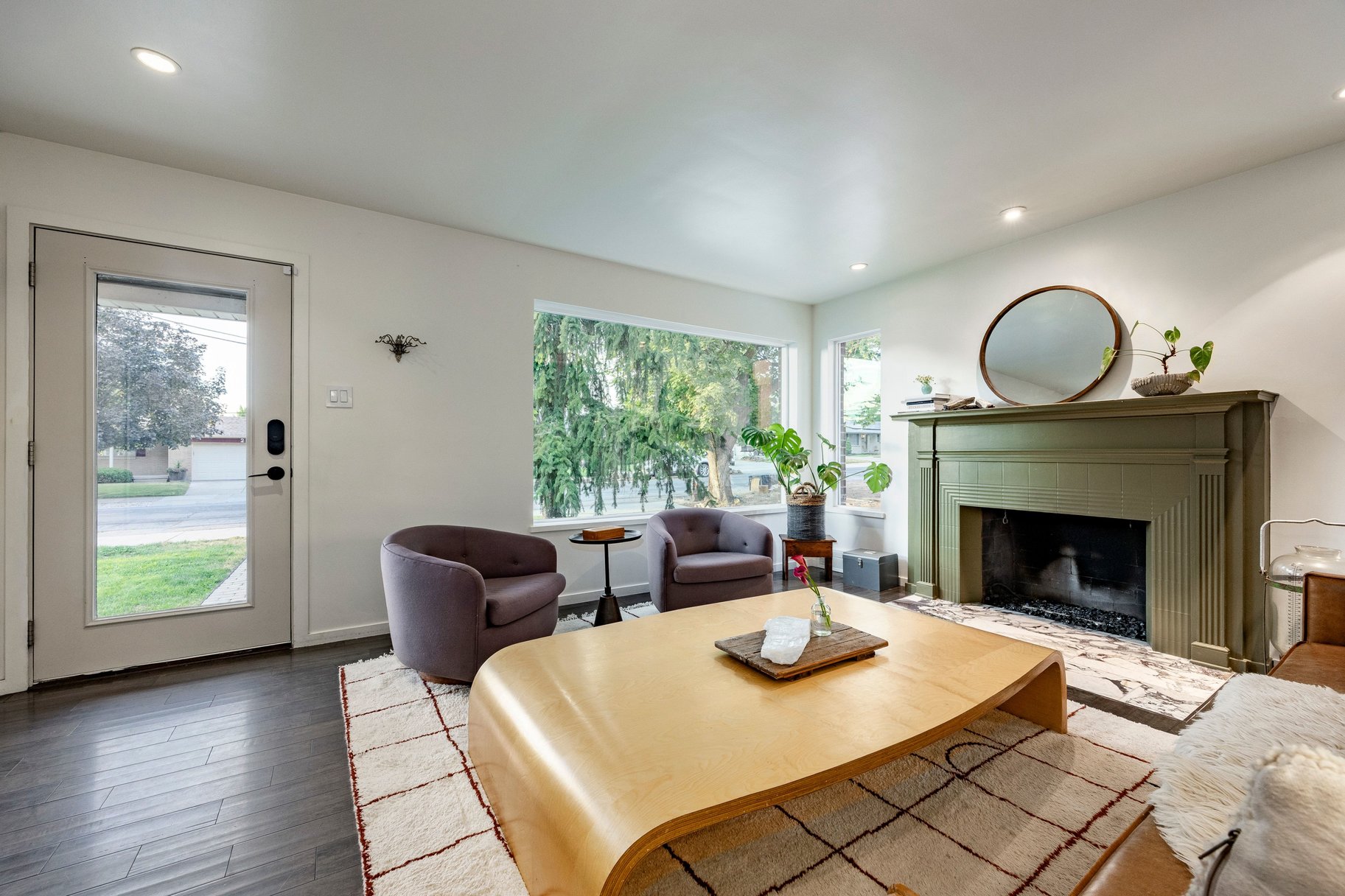  Spacious Millcreek Bungalow with Expansive Backyard & 2-Car Garage - 物件實景