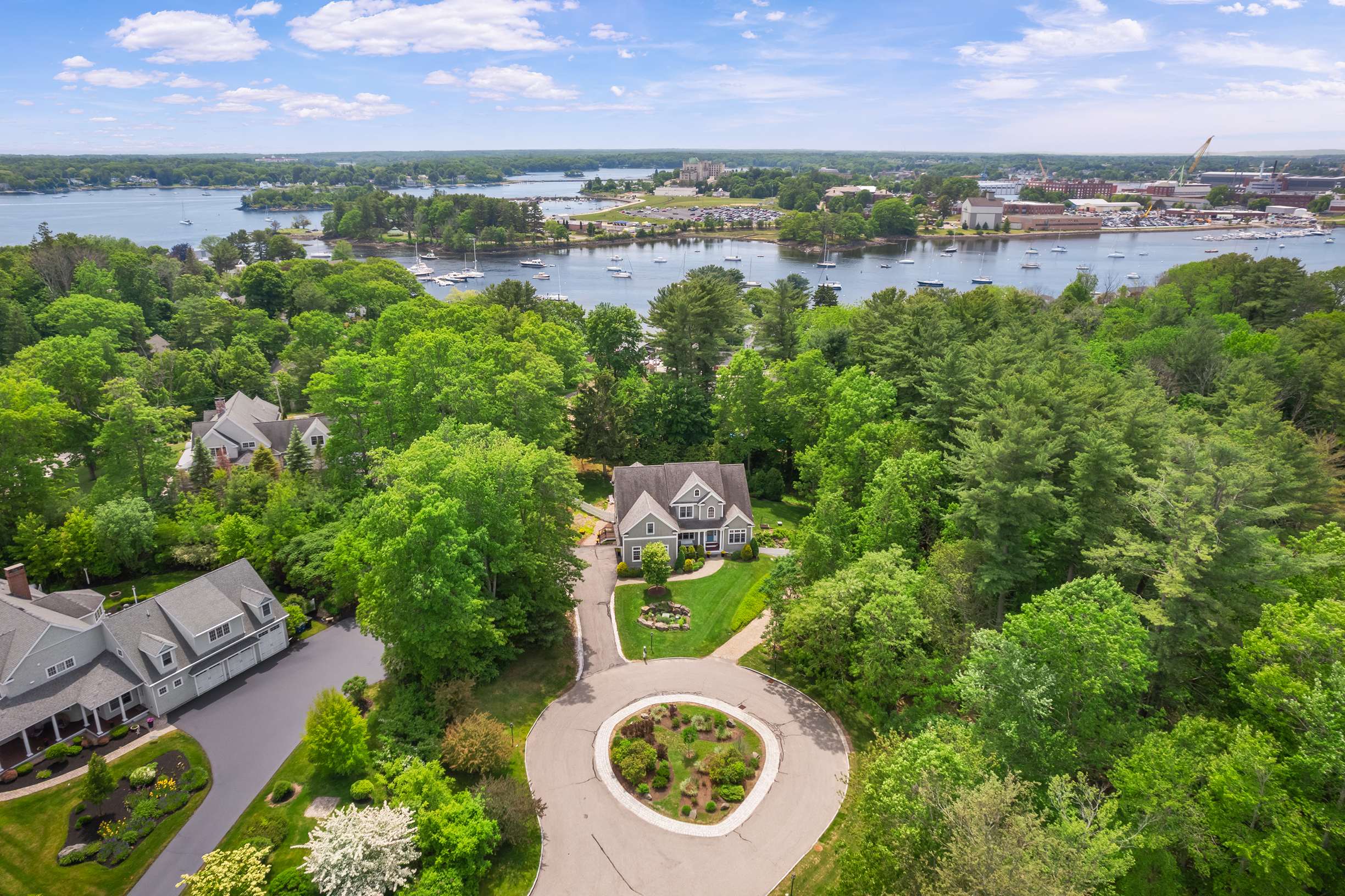  Shingle Style Colonial With Deep Water Dock Access - 物件實景
