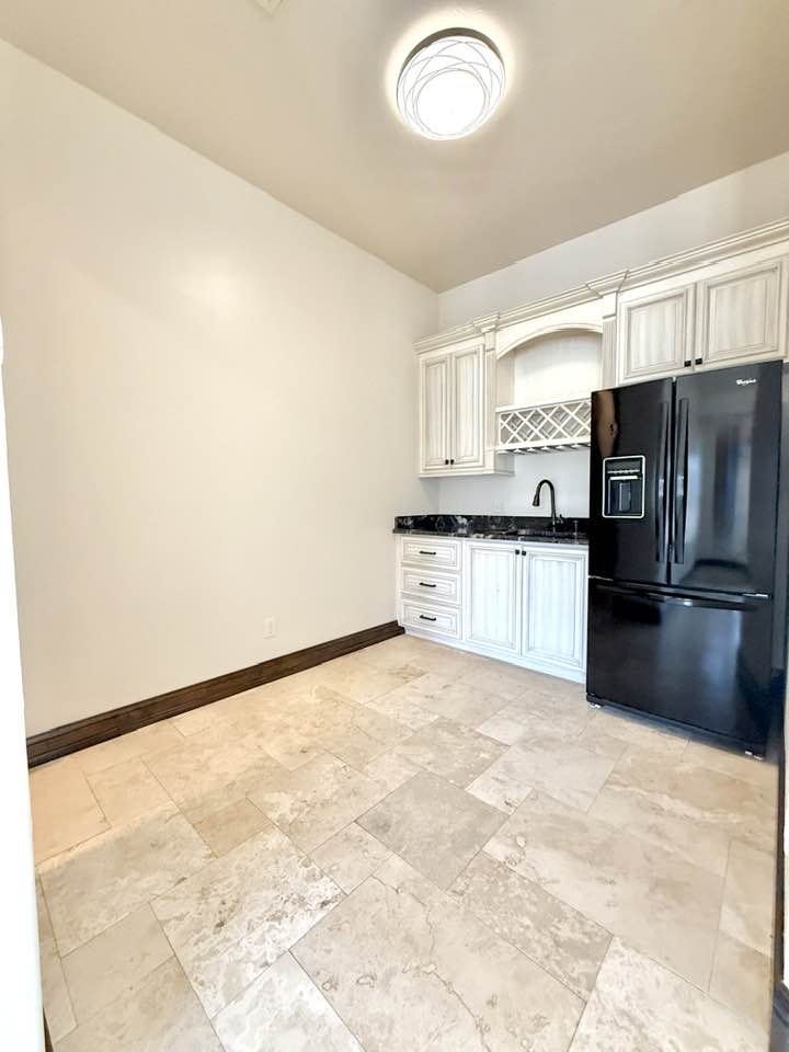 Carlsbad, New Mexico, 88220, United States, 4 Bedrooms Bedrooms, ,6 BathroomsBathrooms,Residential,For Sale,1974885