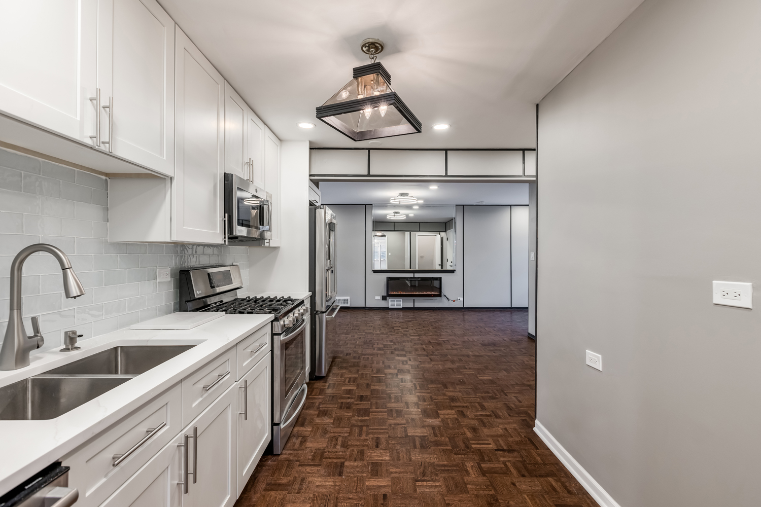 Skokie, Illinois, 60077, United States, 3 Bedrooms Bedrooms, ,2 BathroomsBathrooms,Residential,For Sale,1990753