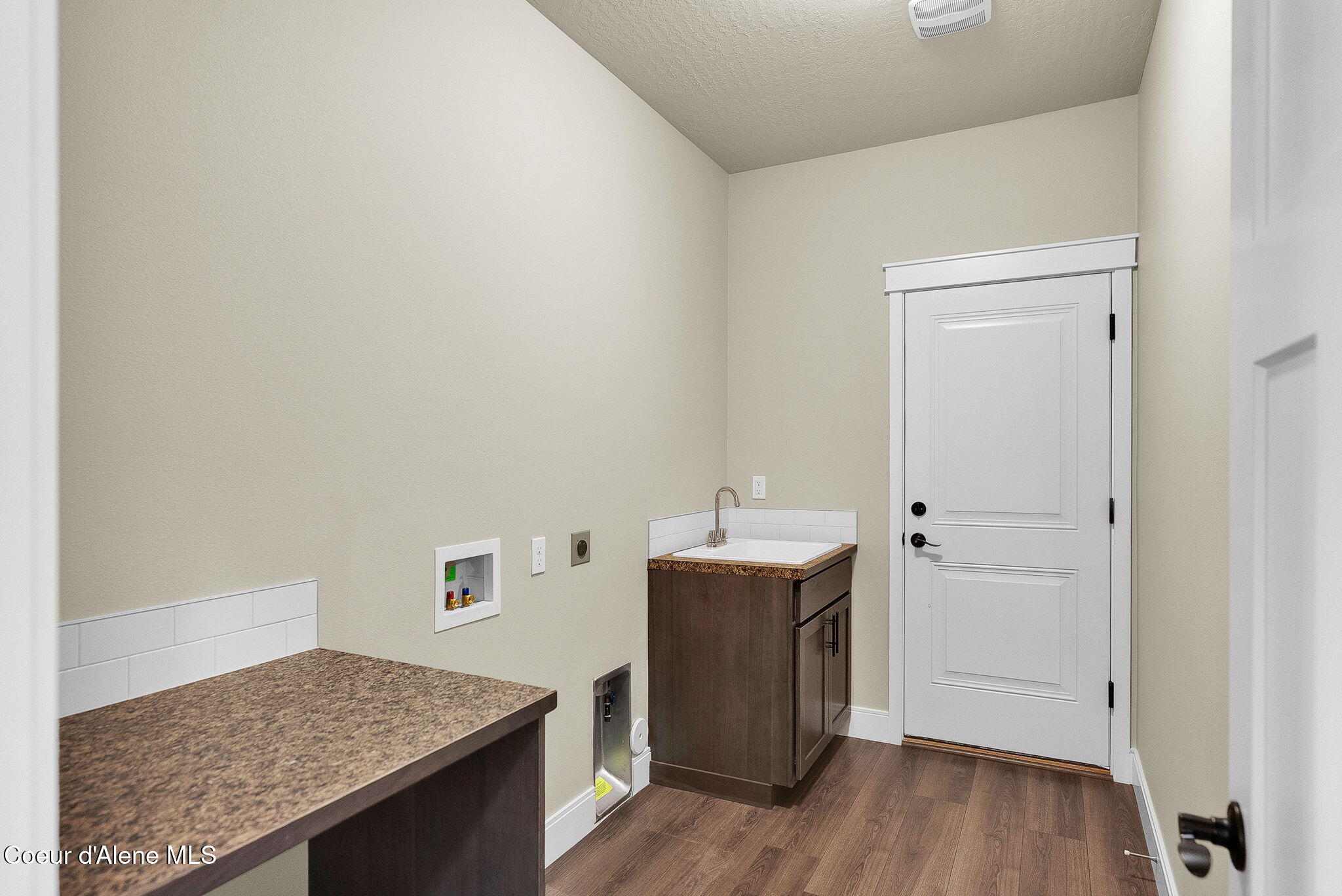 Rathdrum, Idaho, 83858, United States, 6 Bedrooms Bedrooms, ,1 BathroomBathrooms,Residential,For Sale,1989161