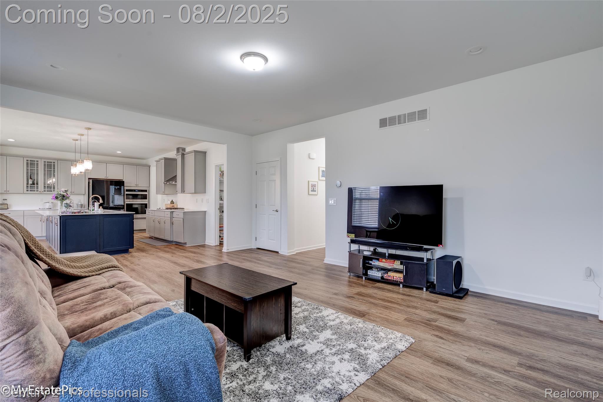 SouthLyon, Michigan, 48178, United States, 4 Bedrooms Bedrooms, ,3 BathroomsBathrooms,Residential,For Sale,1904843