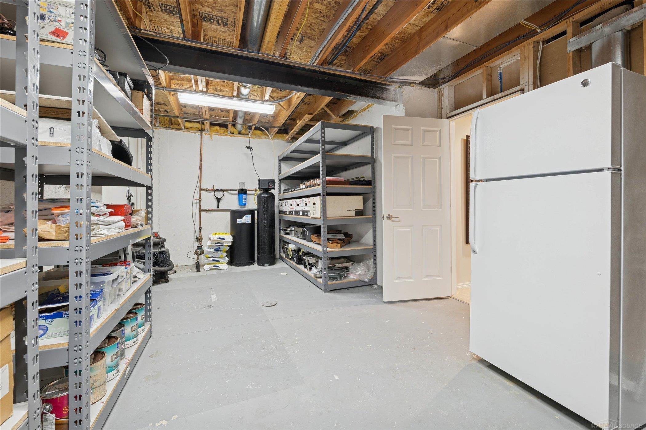 Oakland Twp, Michigan, 48306, United States, 2 Bedrooms Bedrooms, ,4 BathroomsBathrooms,Residential,For Sale,1984320