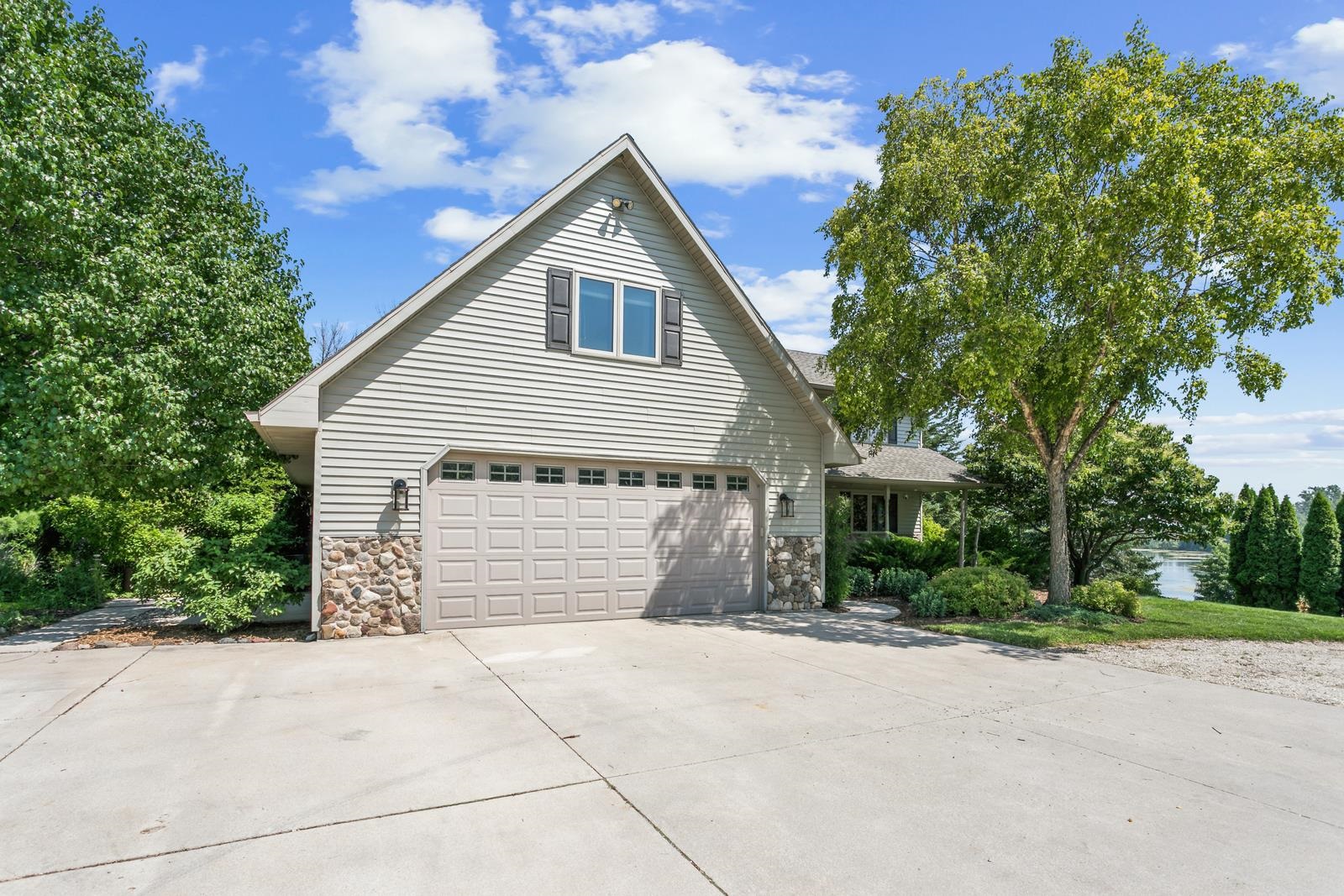 BRILLION, Wisconsin, 54110, United States, 4 Bedrooms Bedrooms, ,4 BathroomsBathrooms,Residential,For Sale,1911186