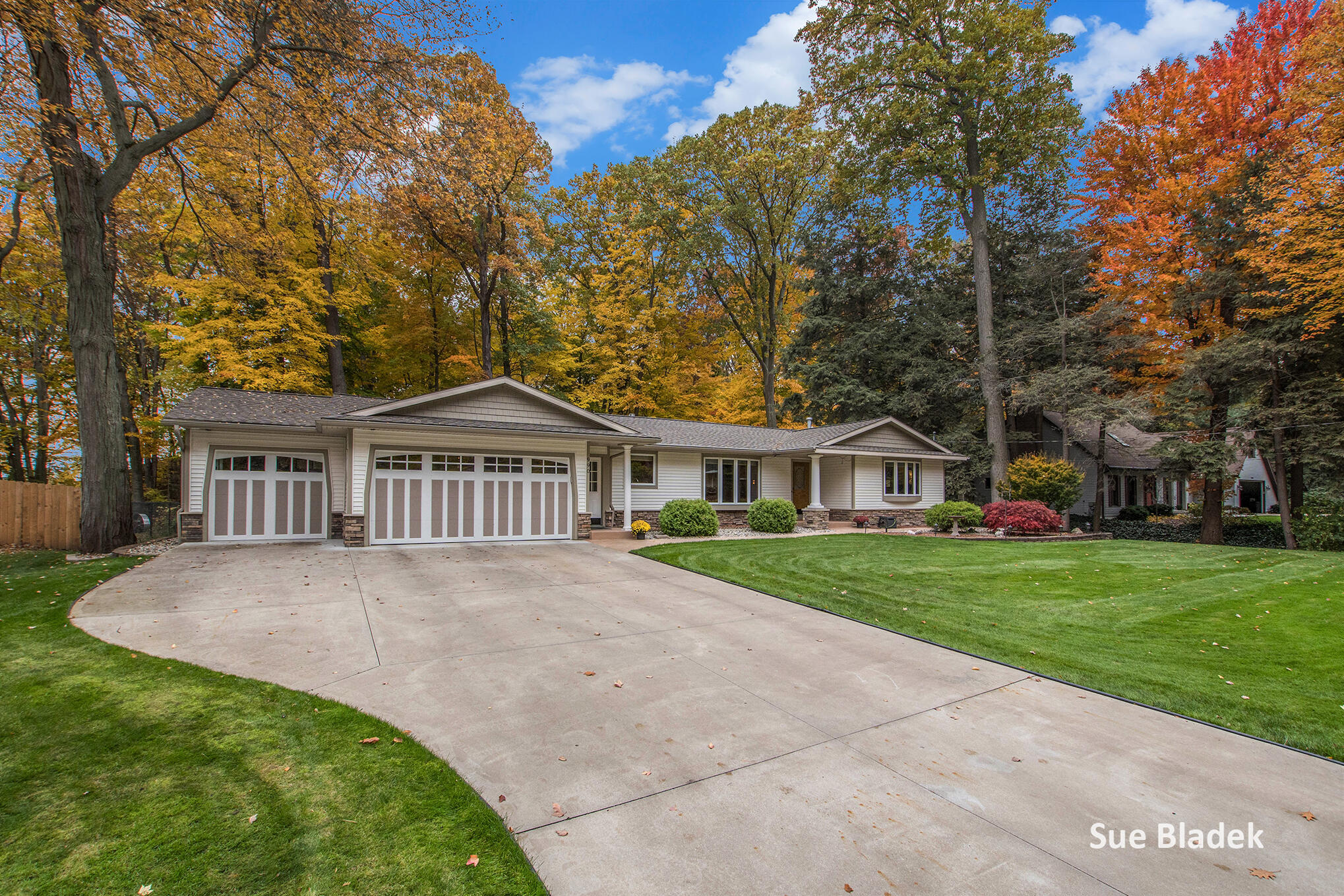 Holland, Michigan, 49424, United States, 3 Bedrooms Bedrooms, ,3 BathroomsBathrooms,Residential,For Sale,1989003