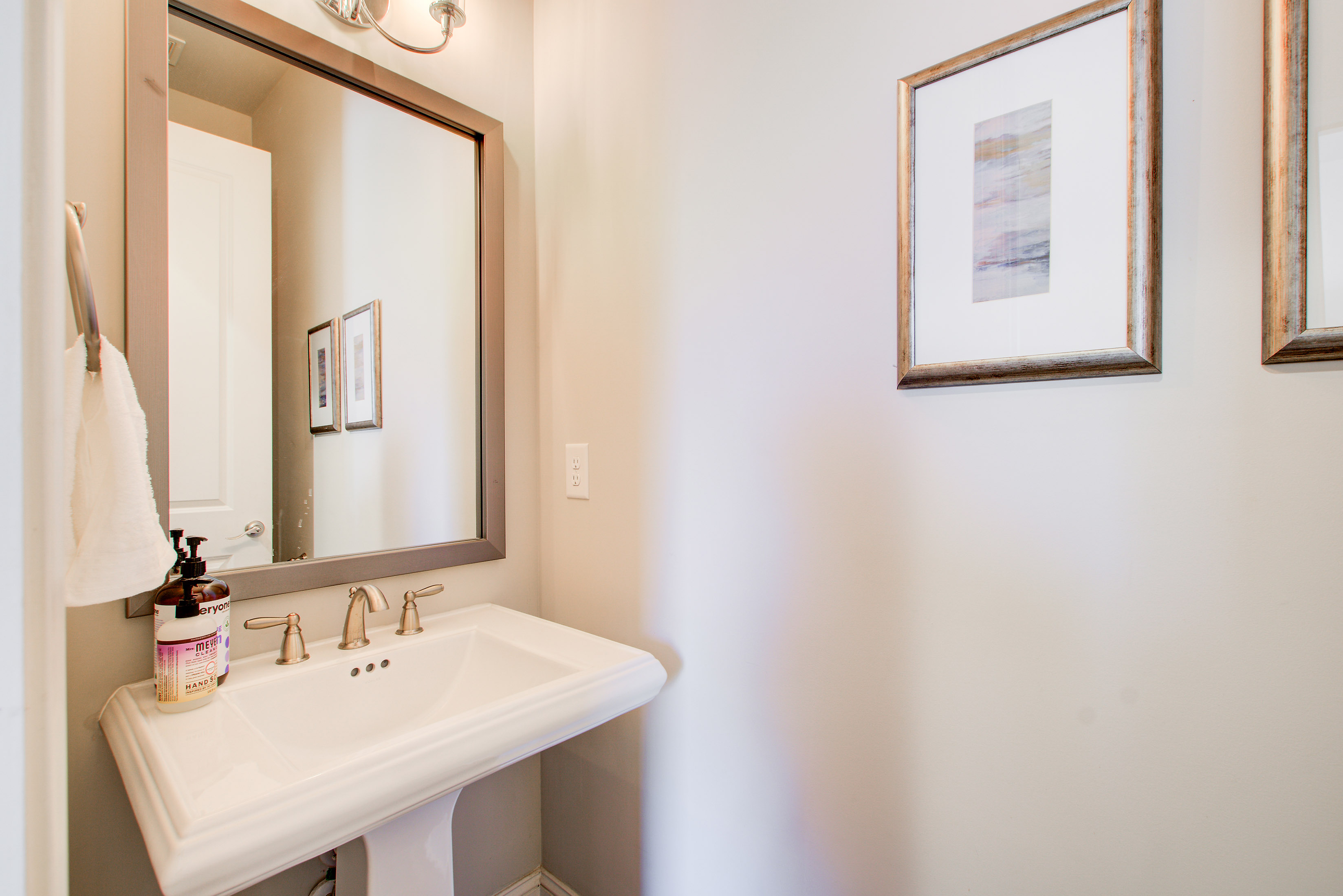  Impeccably Maintained Brick Home with No HOA and an Oversized Lot - 物件實景